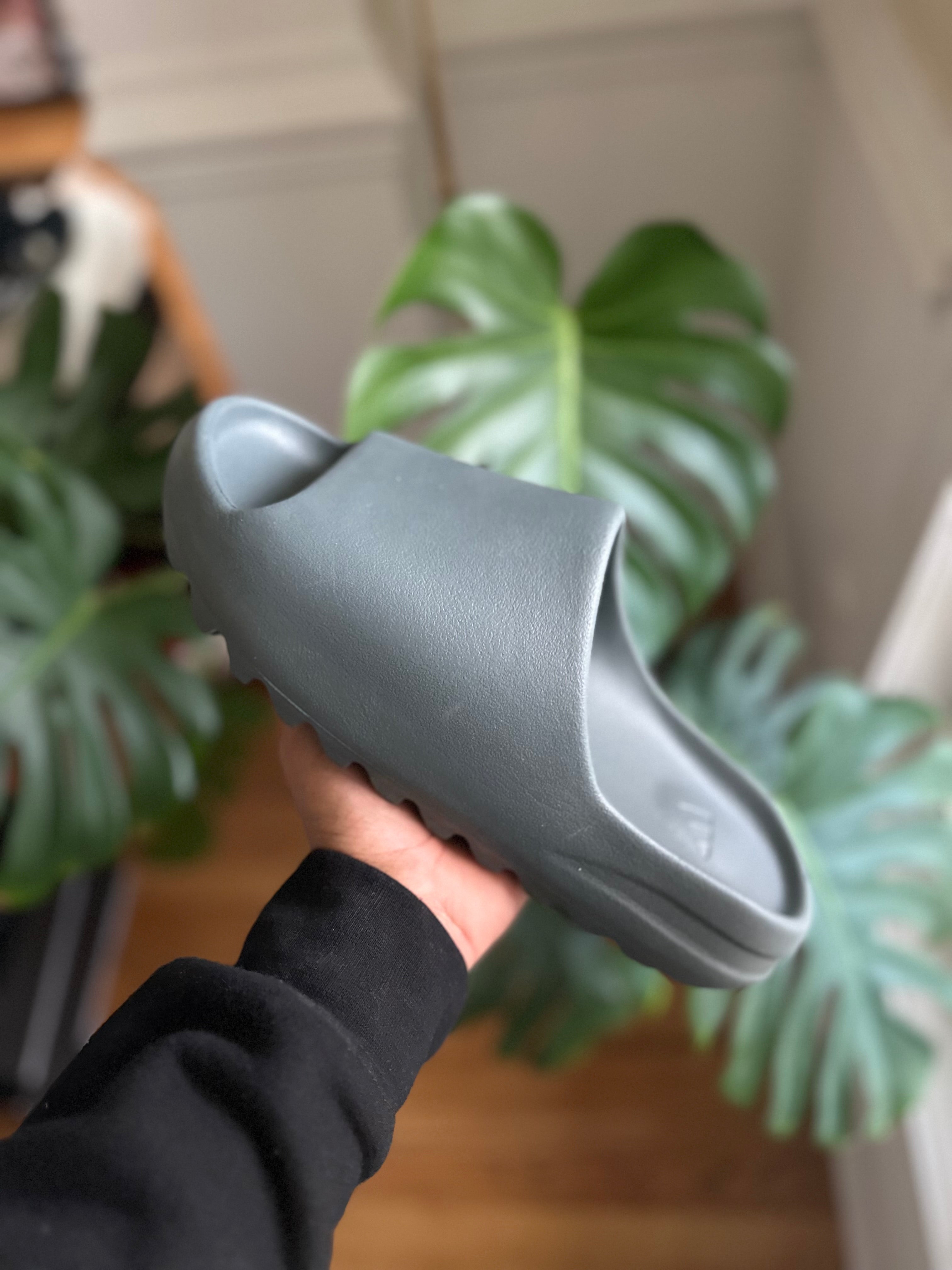 Size 12 - YZY slide slate grey