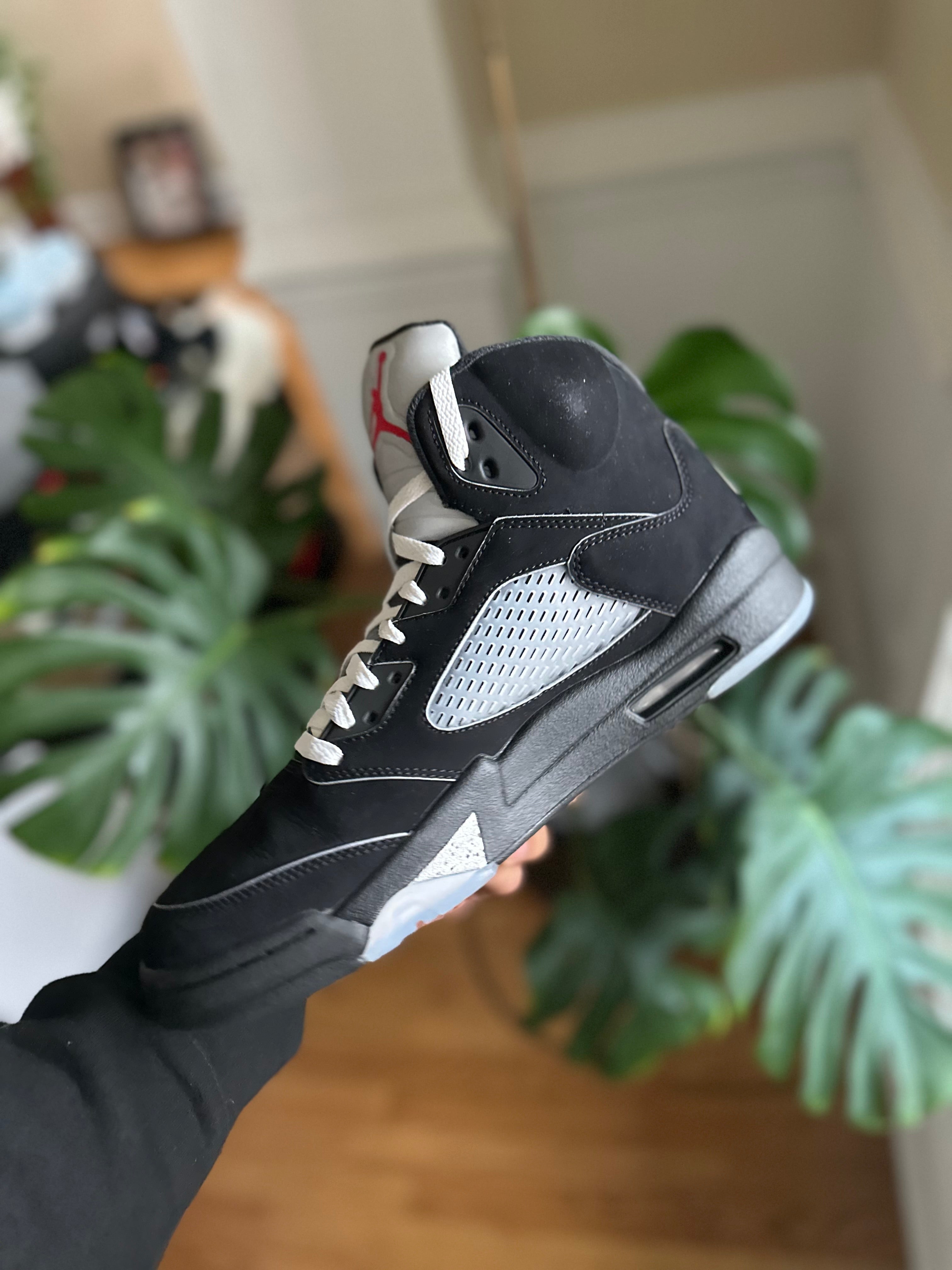 Size 12 - J5 black metallic 2025