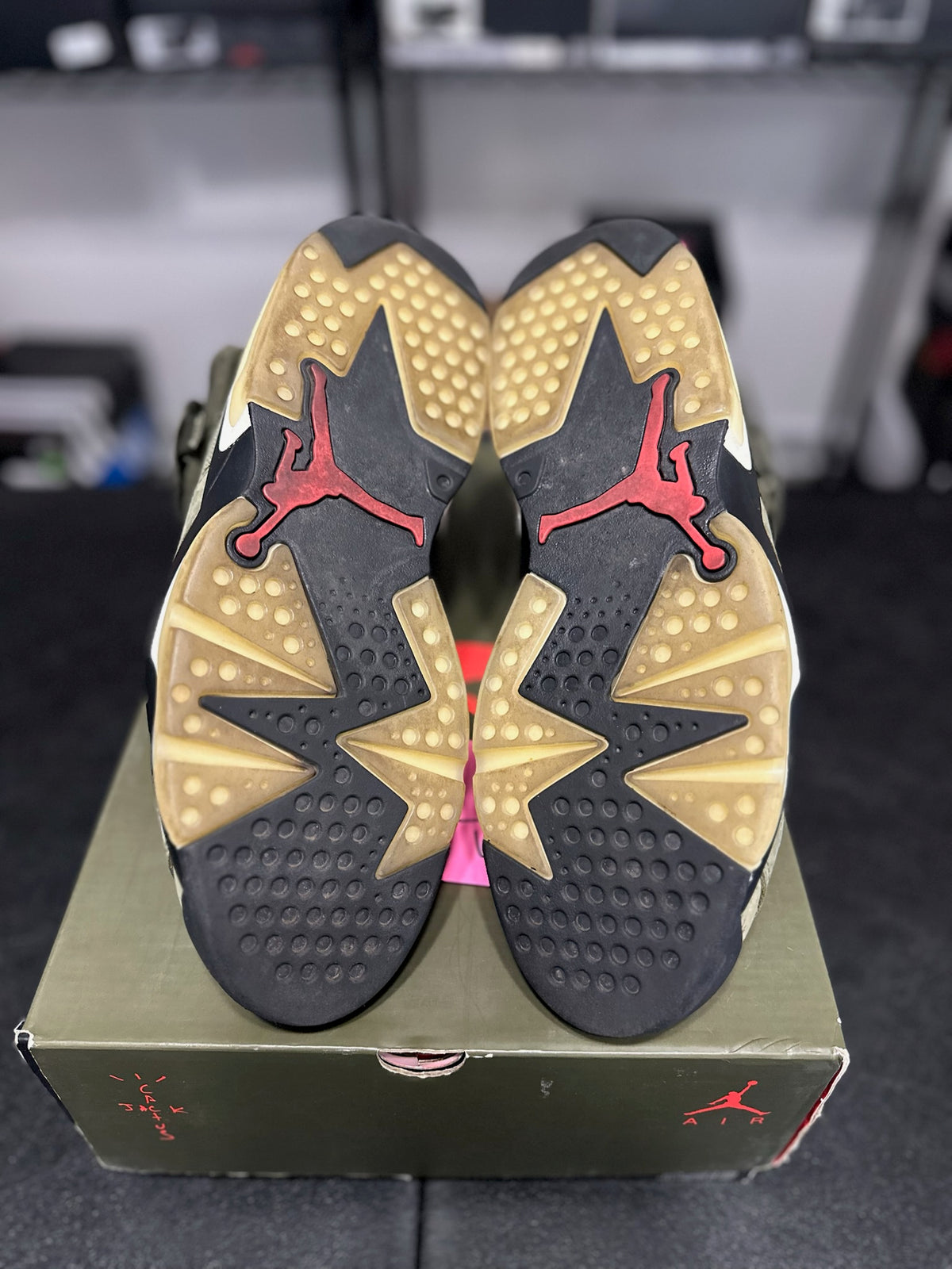 Size 11 - J6 Travis Scott