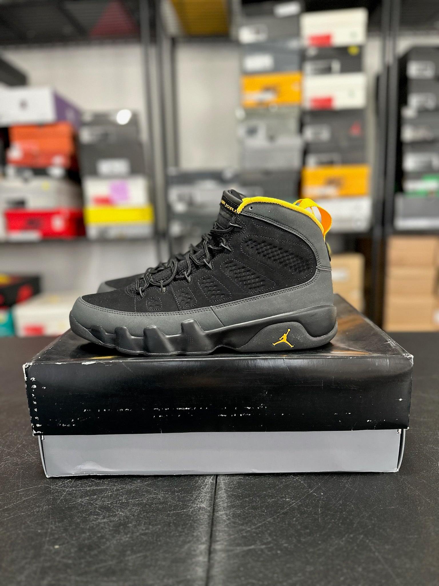 Size 11 - J9 Dark Charcoal University Gold