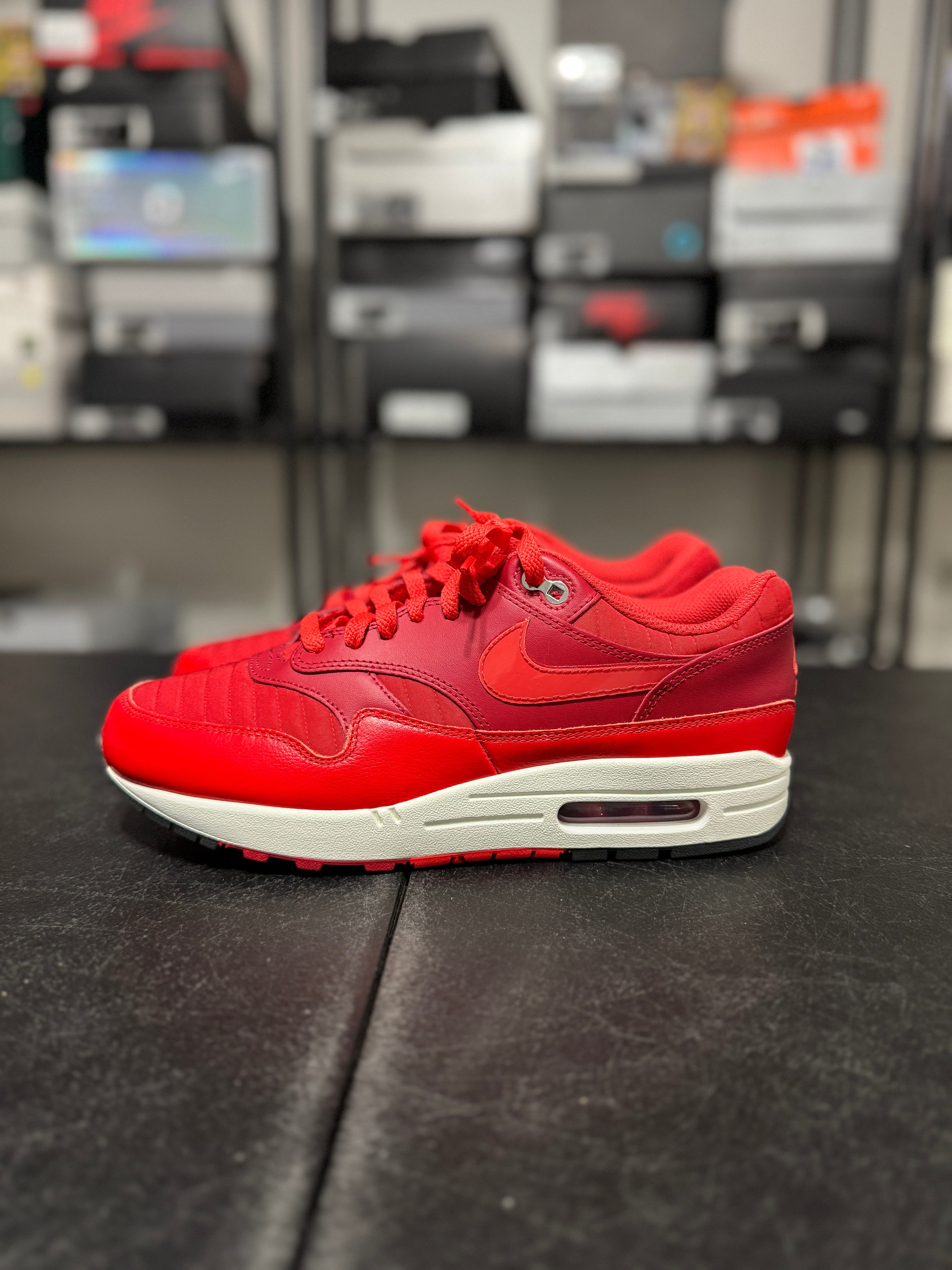 Size 9 - air max 1 gym red