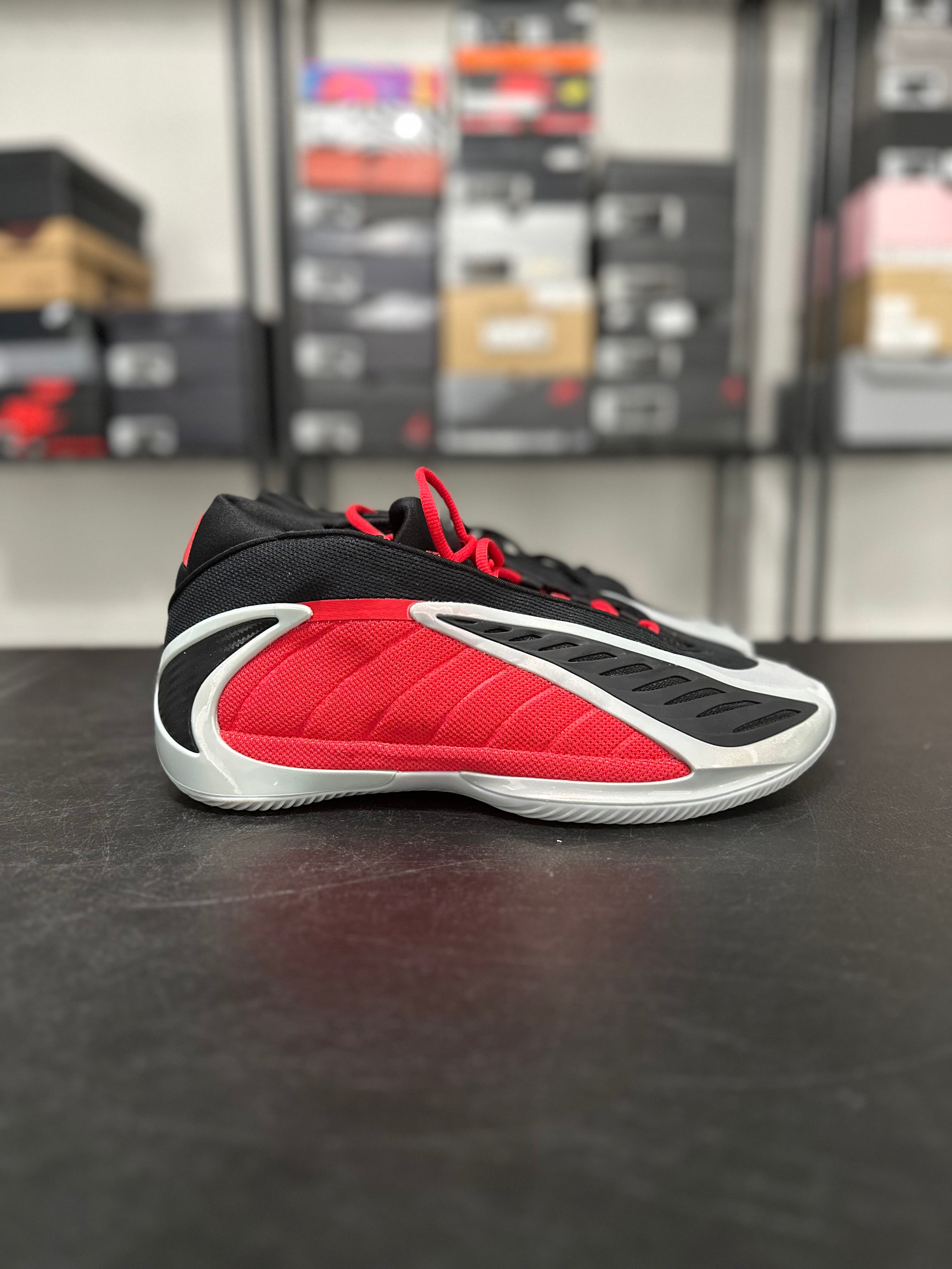 Size 10.5 - AE 2 red/grey