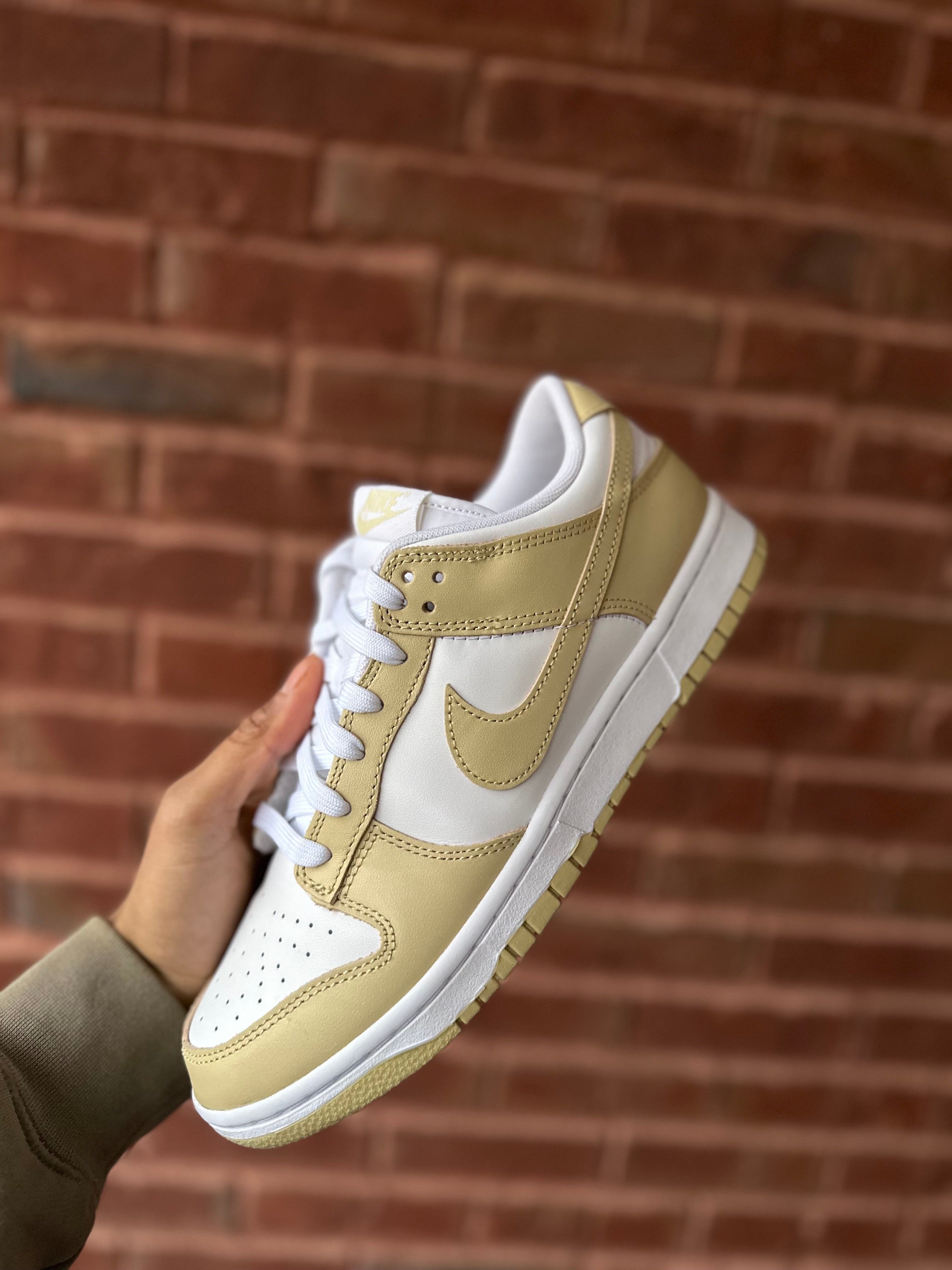 Size 9 - Dunk low team gold