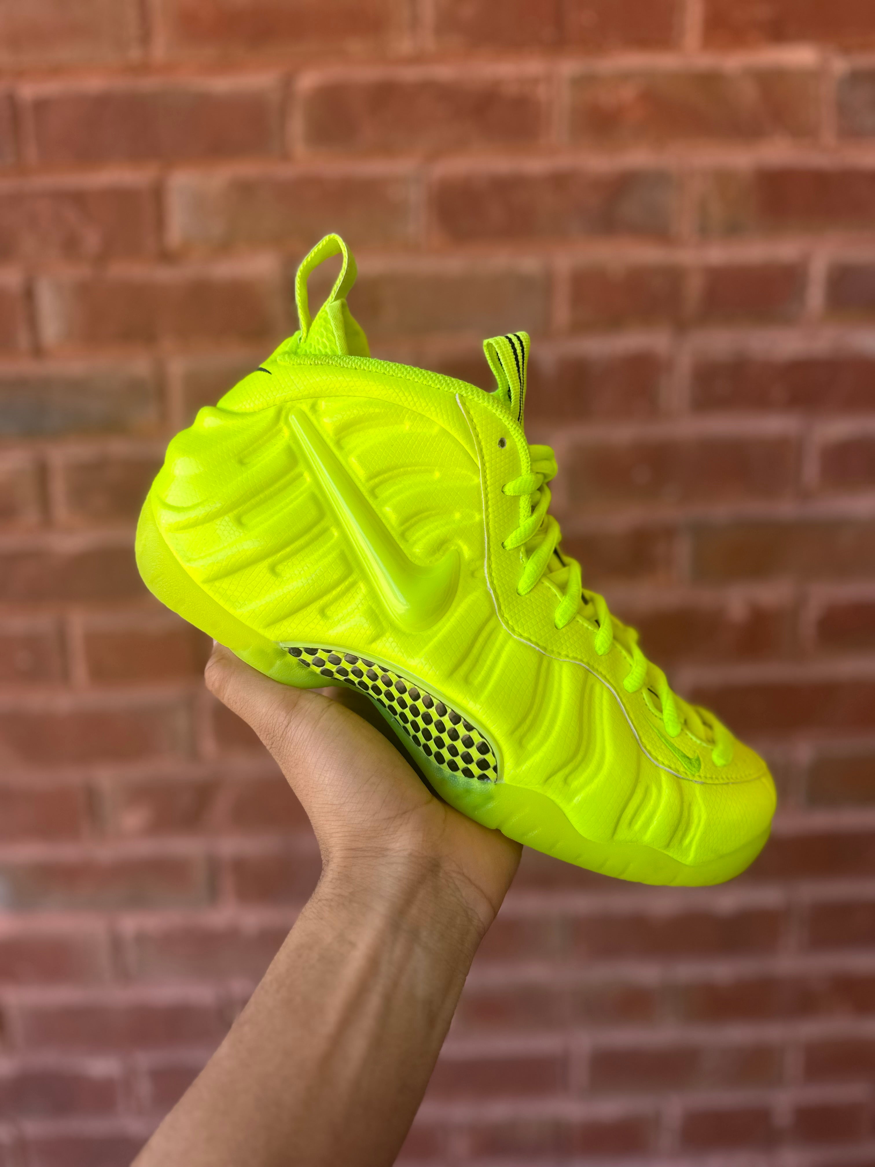 Size 9 - air foamposite pro volt