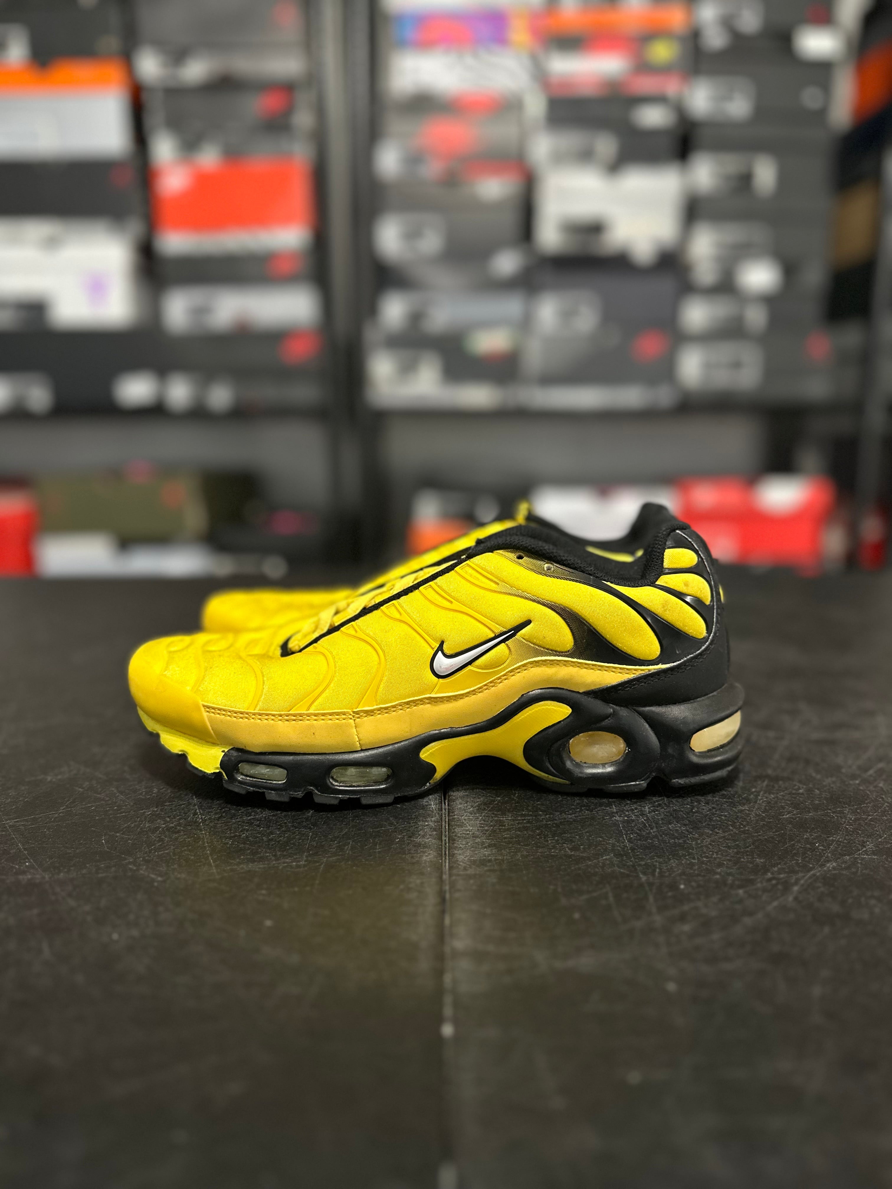 Size 8 - air max plus frequency pack
