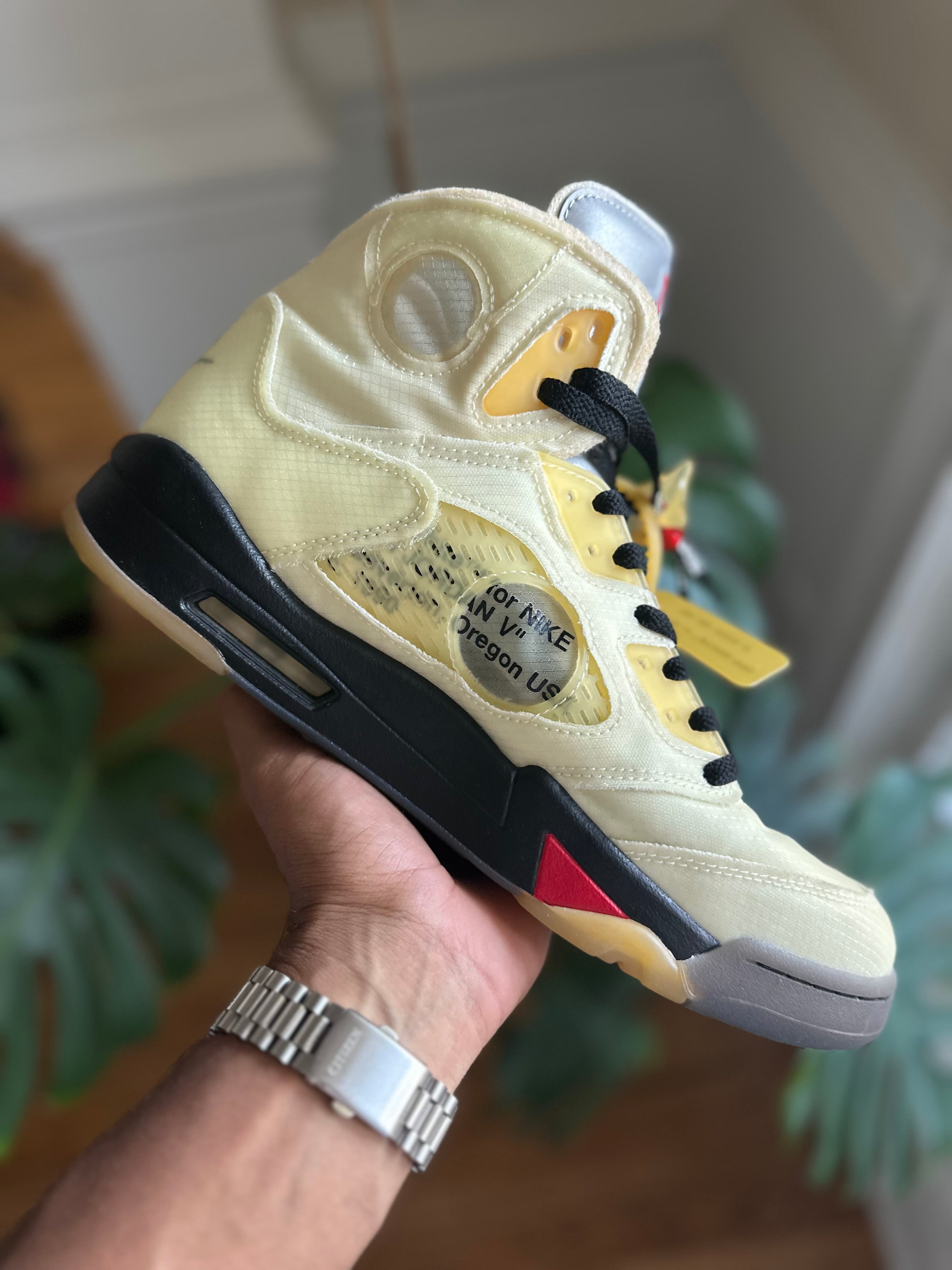 Size 12 - J5 off white sail