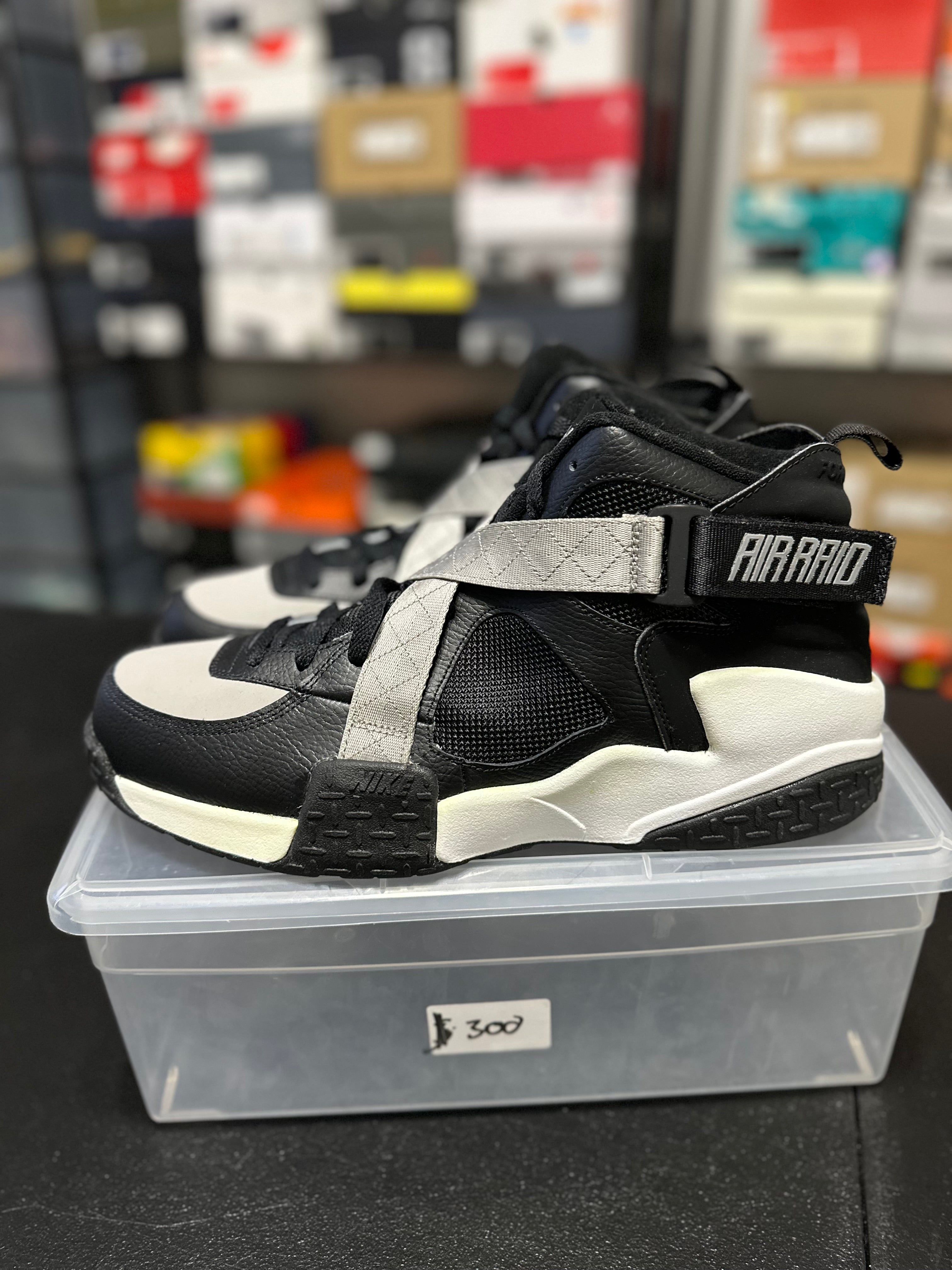 Size 14 - air raid OG black grey