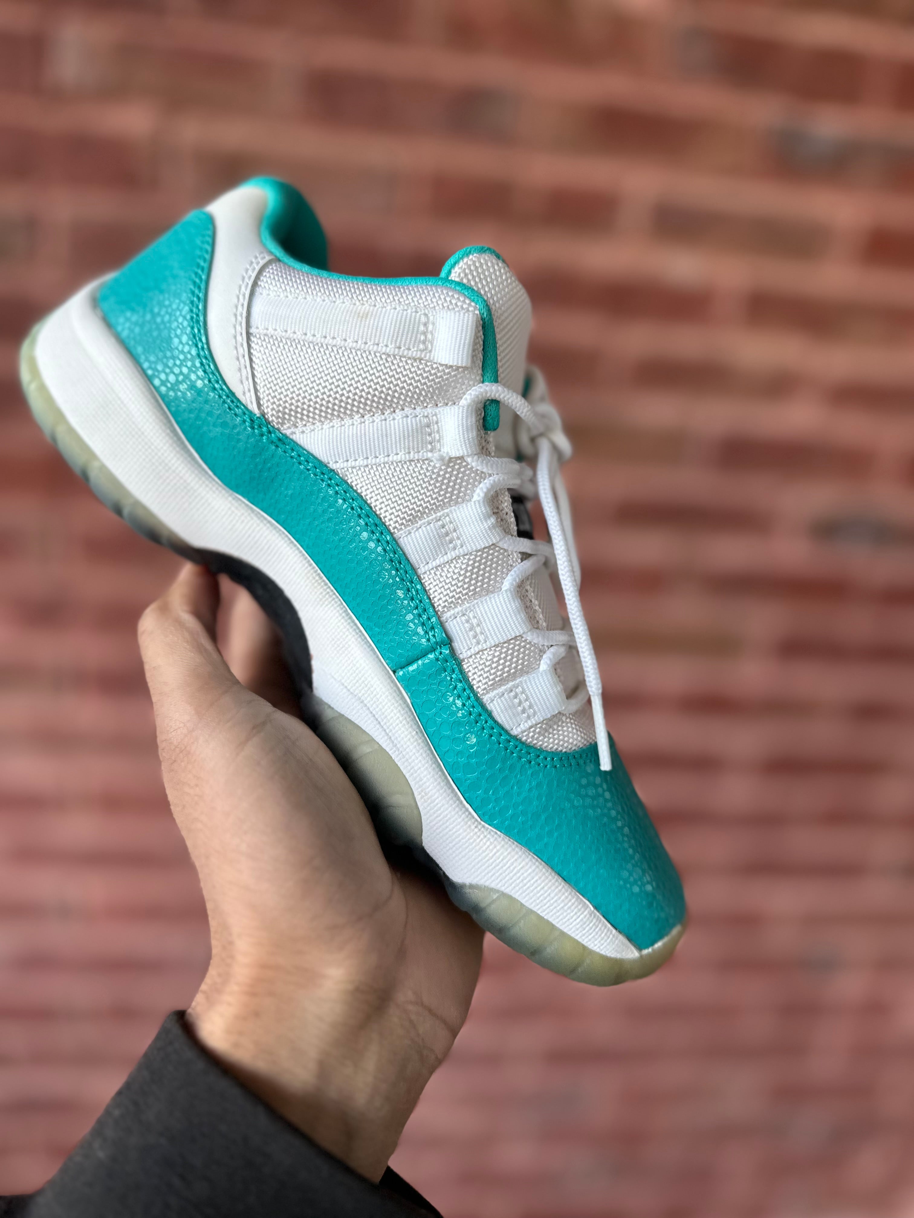 Size 5Y - J11 low aqua safari