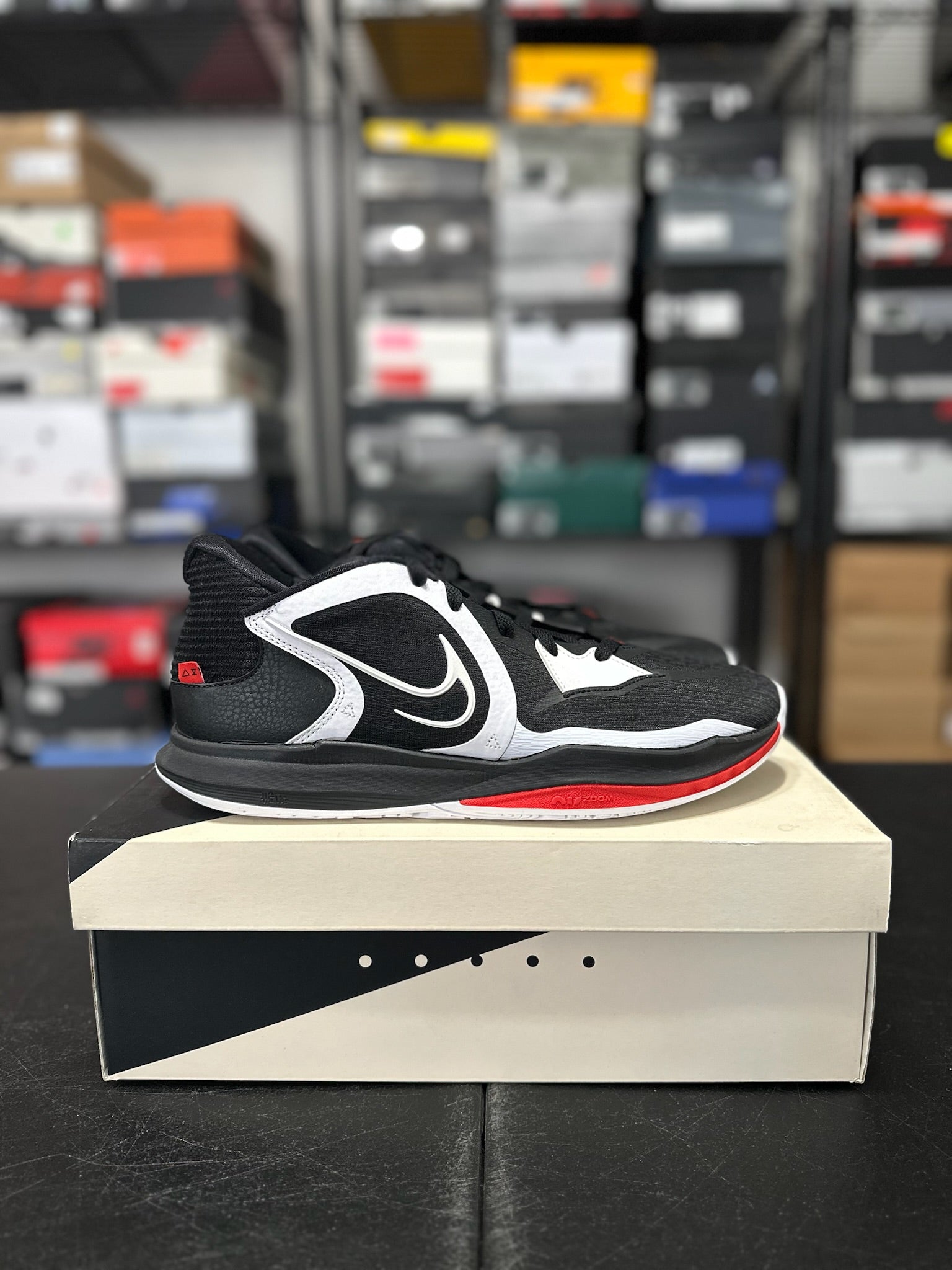 Size 11 - Kyrie Low 5 Dominoes DS