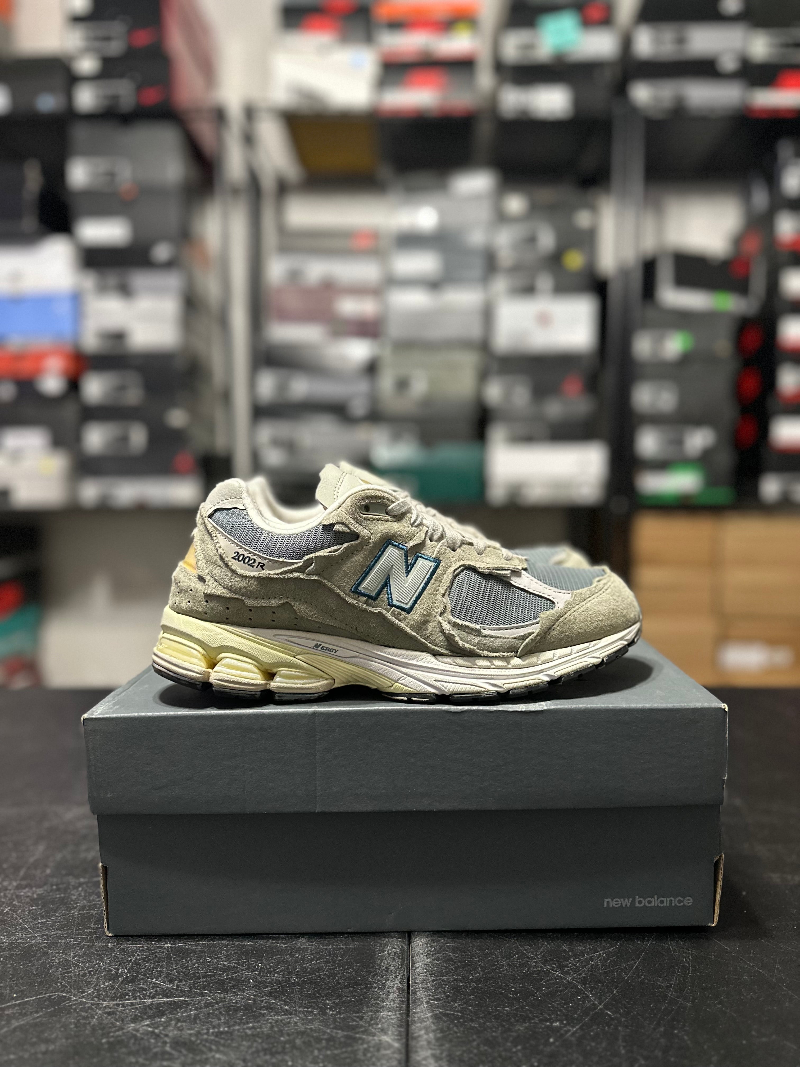 Size 10 - new balance protection pack mirage grey