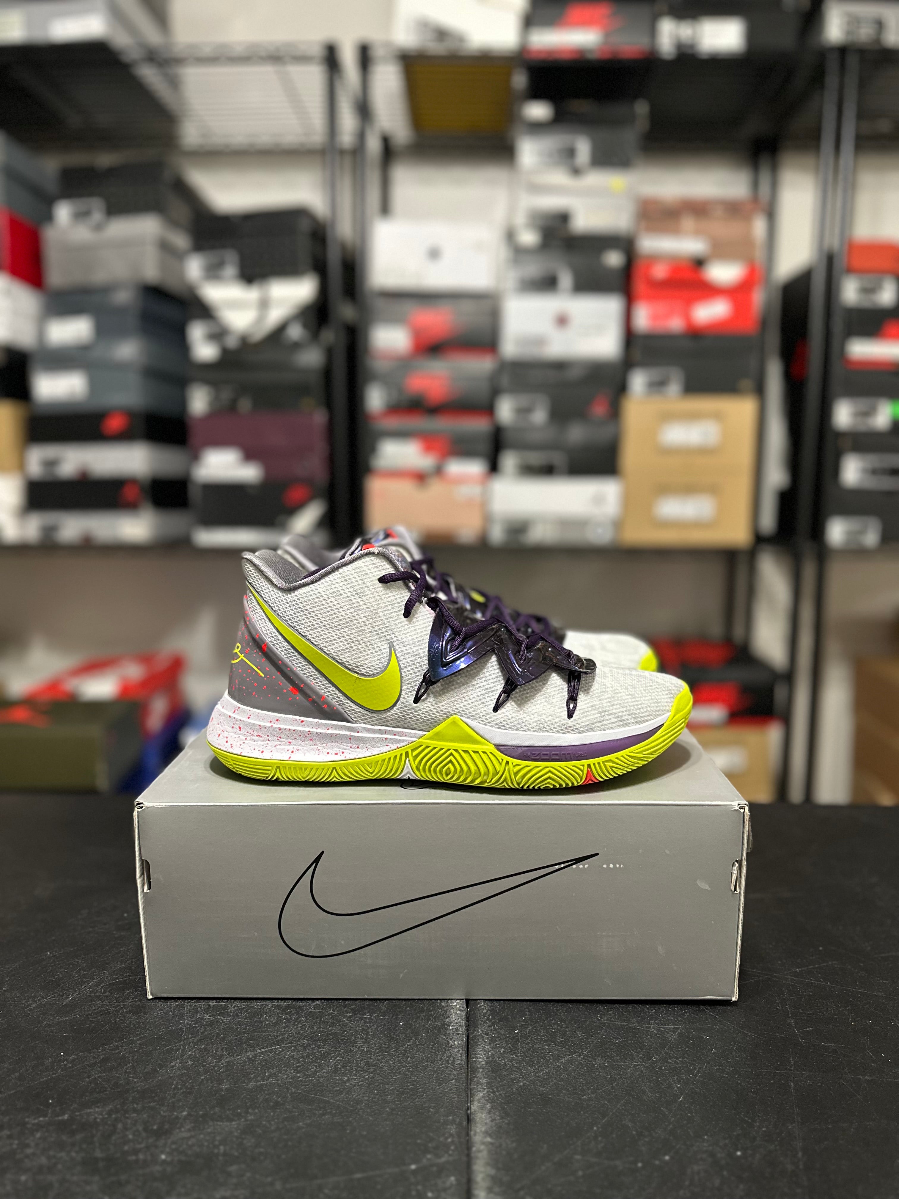 Size 11 - Kyrie 5 mamba mentality