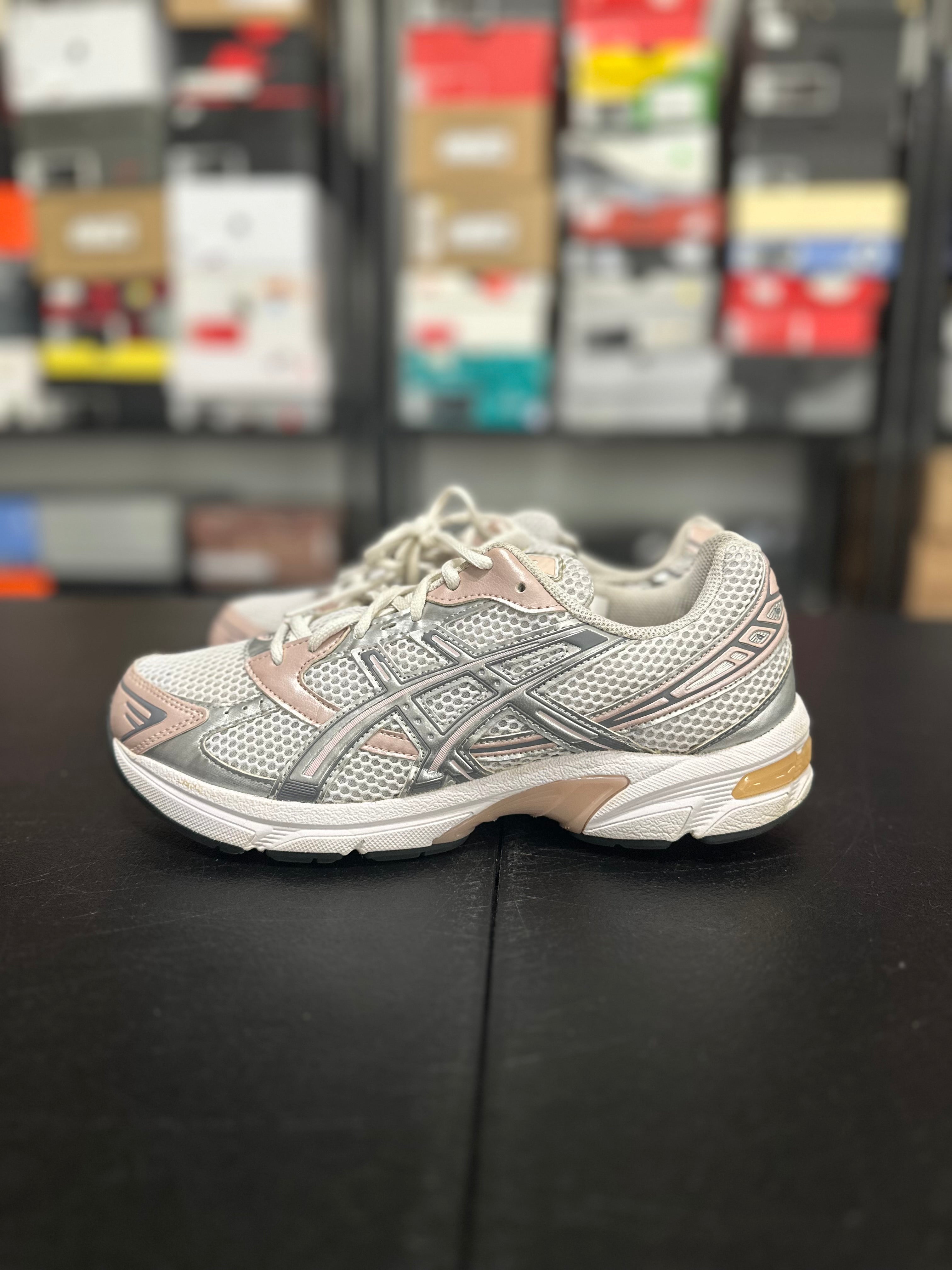 Size 9 - asics white/pink