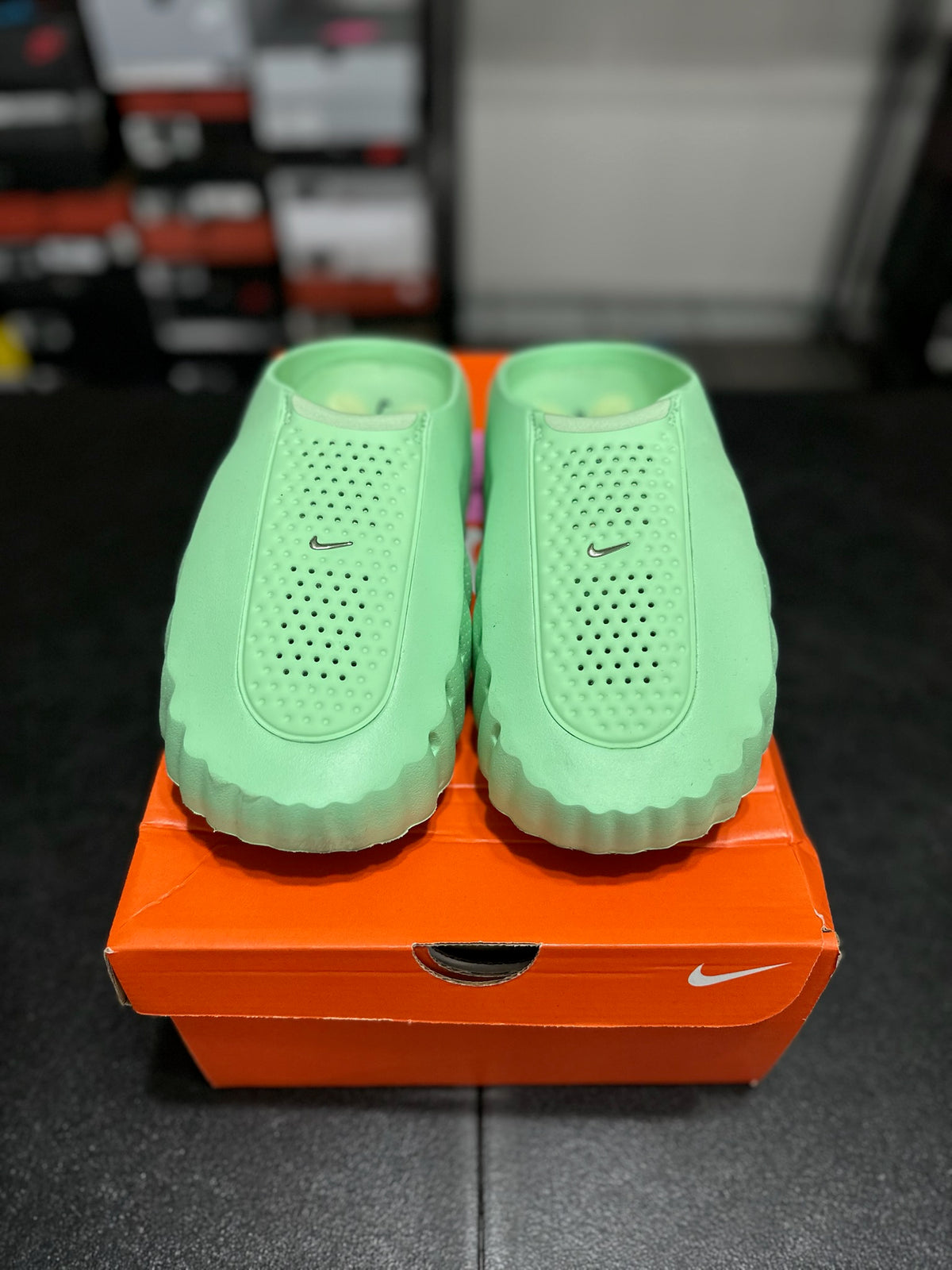 Size 12 - Nike mind 001 slide cucumber calm