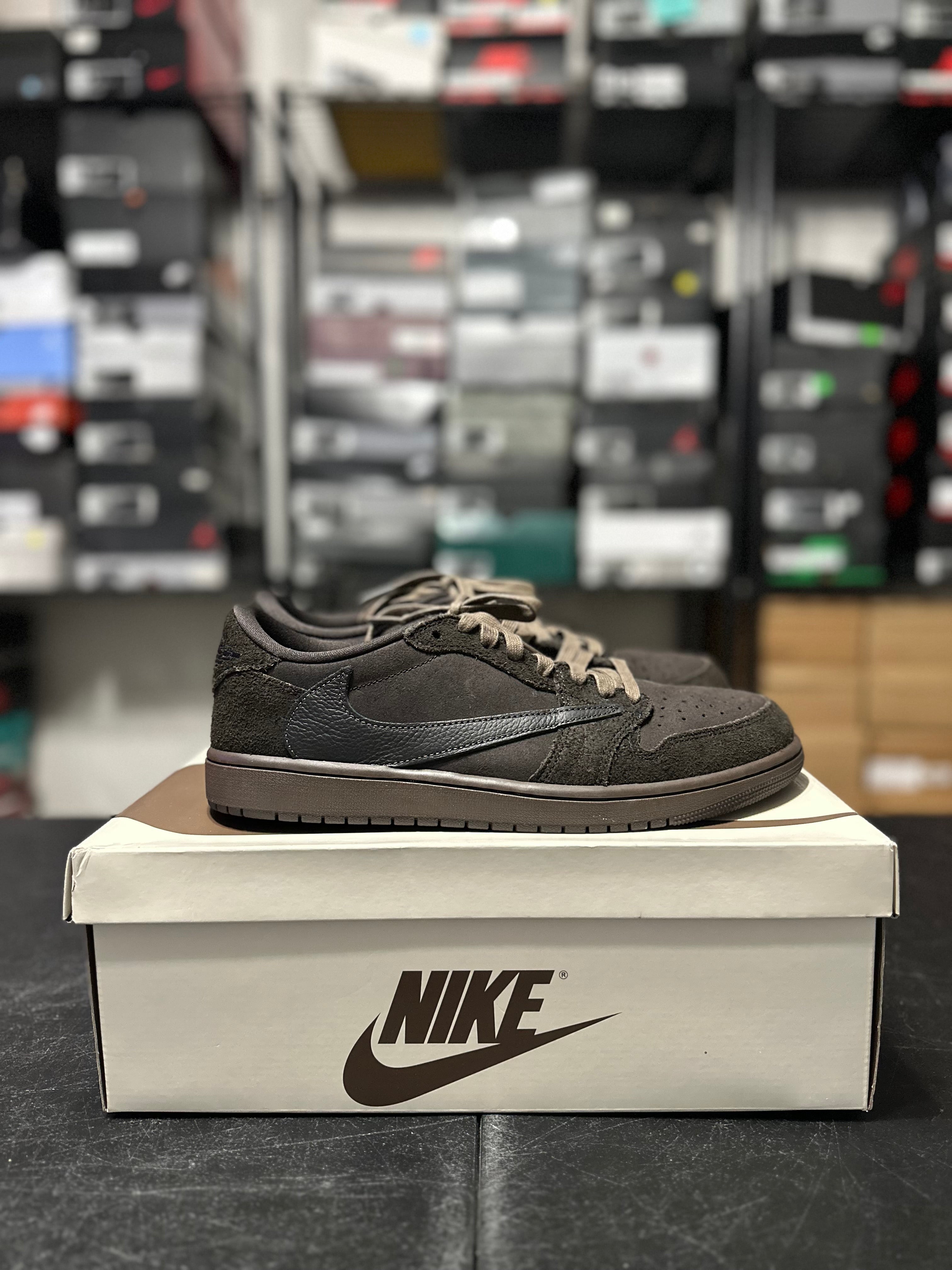 Size 10.5 - J1 low Travis velvet