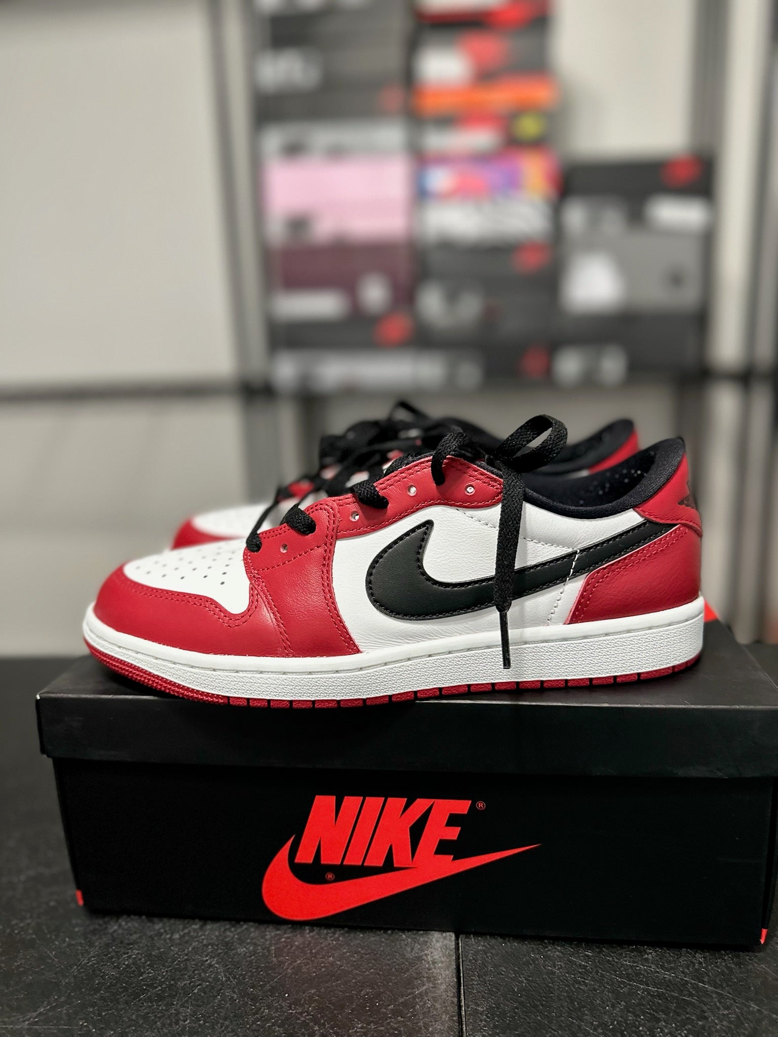 Size 8.5 - J1 Low Chicago