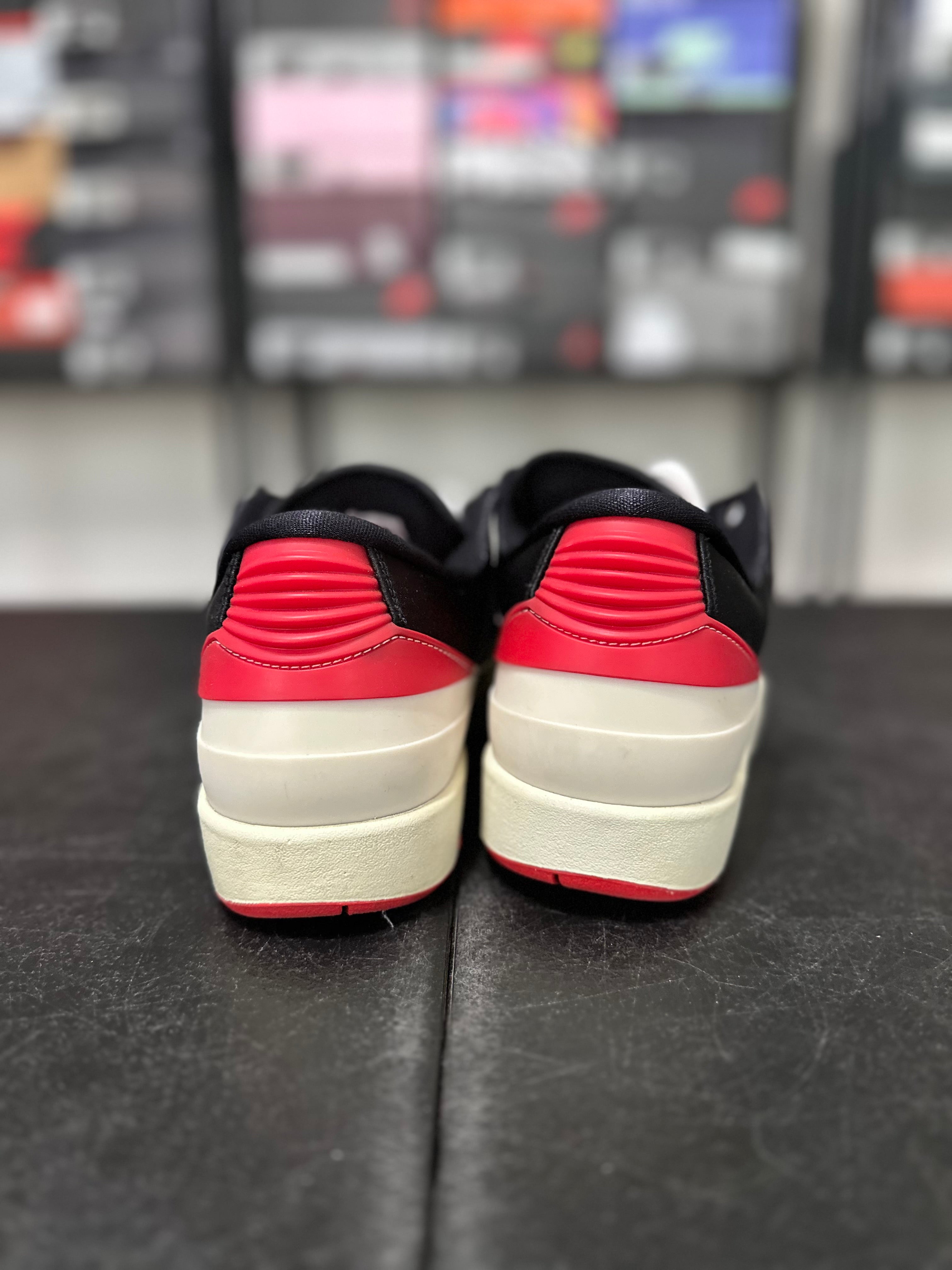 Size 9.5 - (11W) J2 low Chicago twist