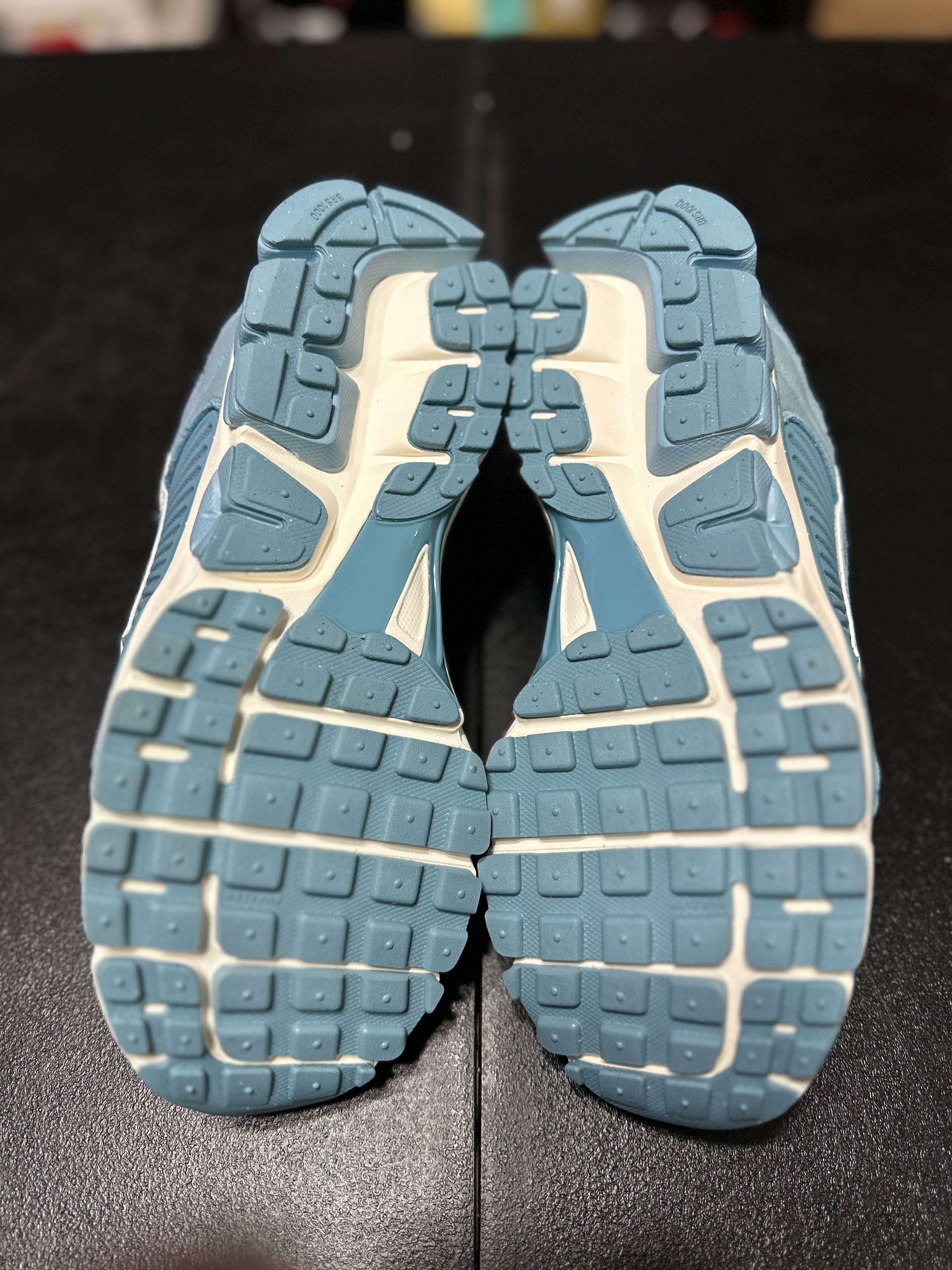 Size 10.5 - Vomero 5 denim turquoise