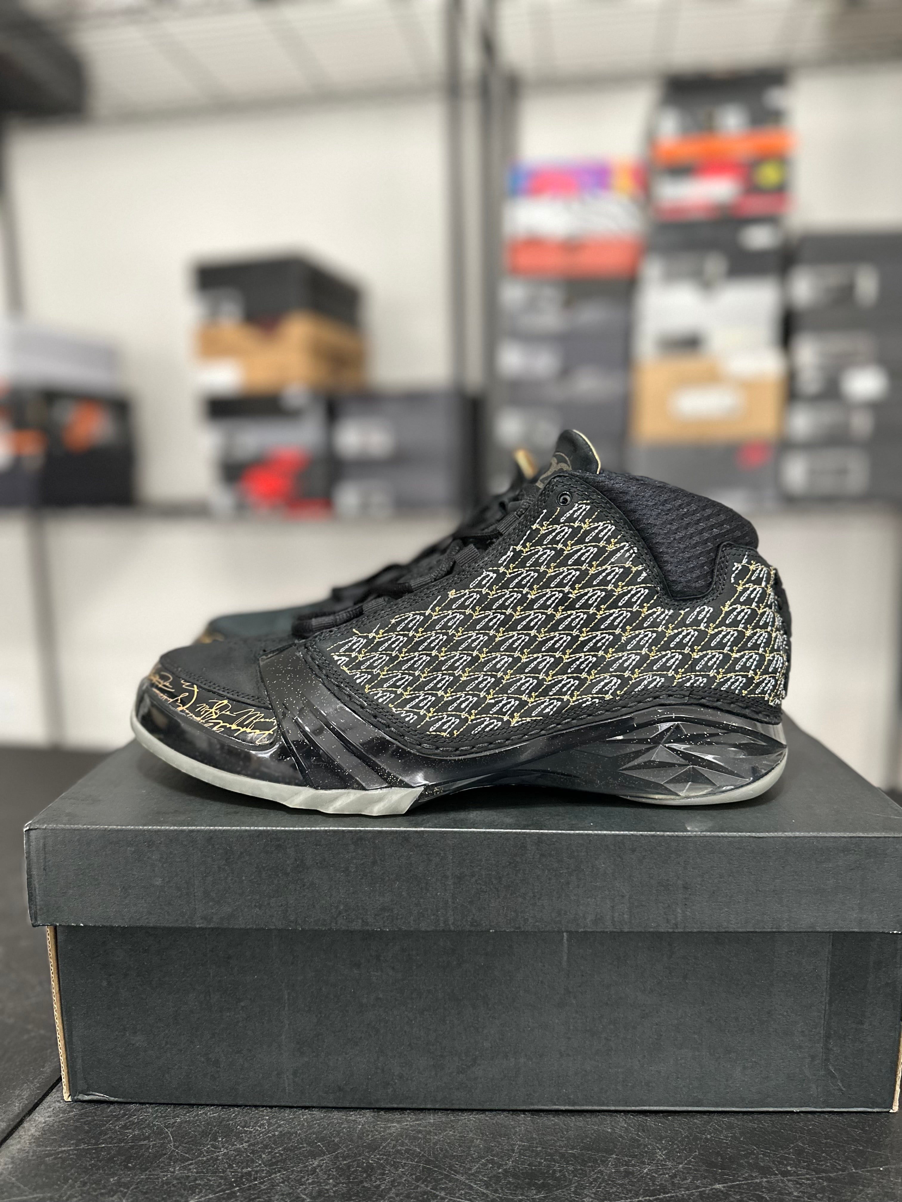 Size 10 - J23 Trophy room