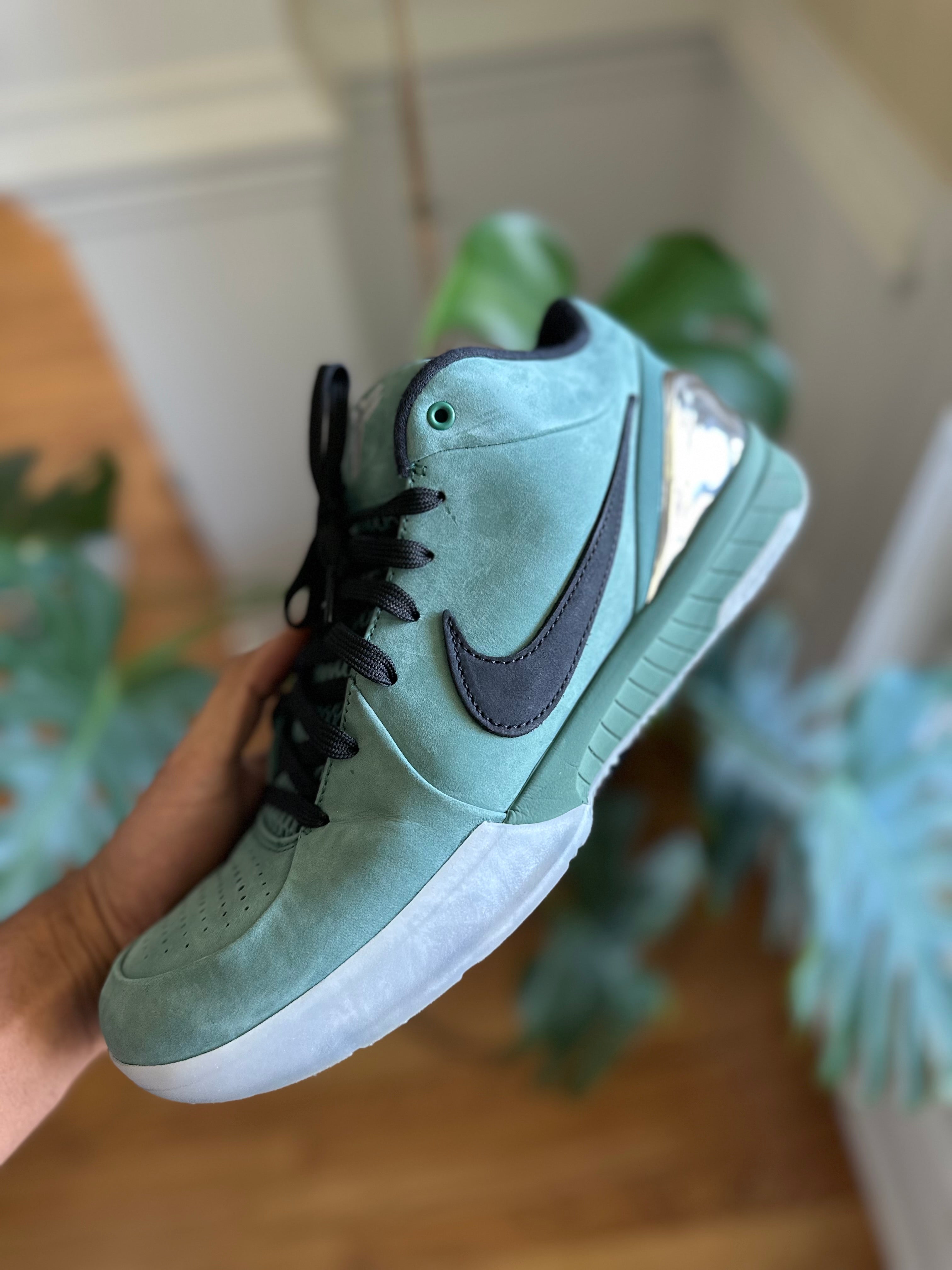 Size 11 - Kobe 4 protro Girl dad