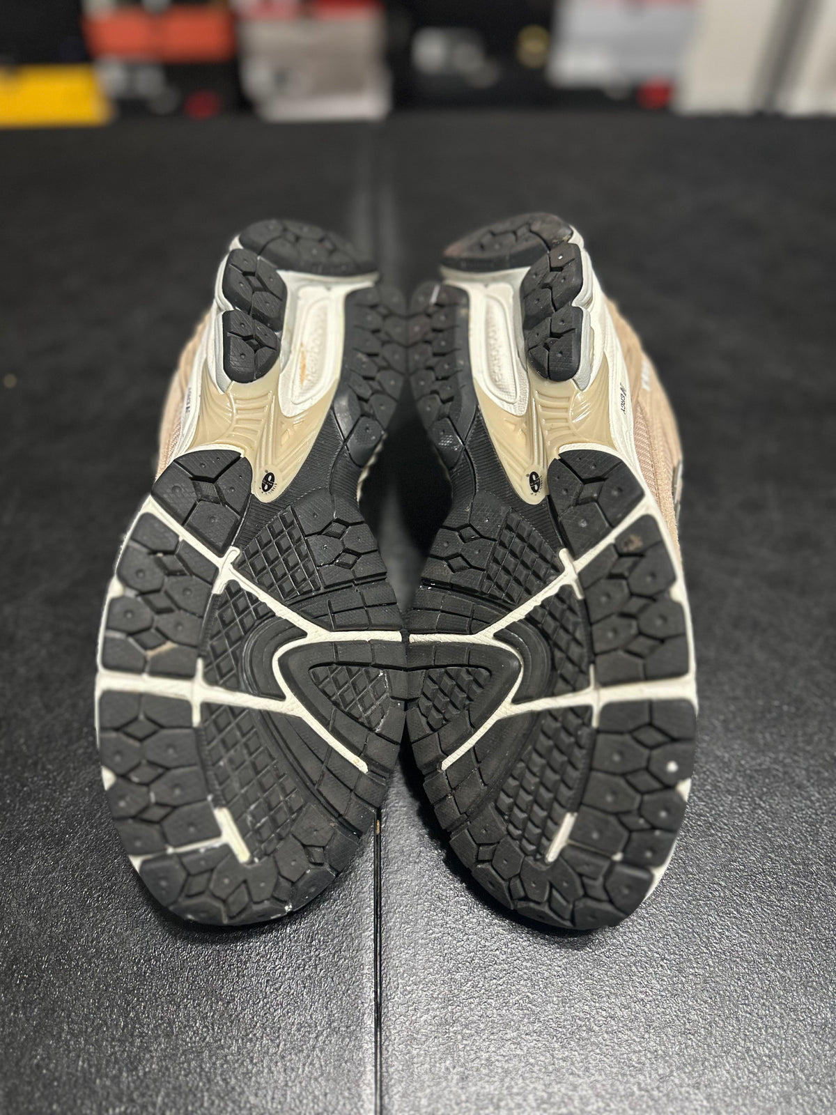 Size 8 - NB 1906r light biege