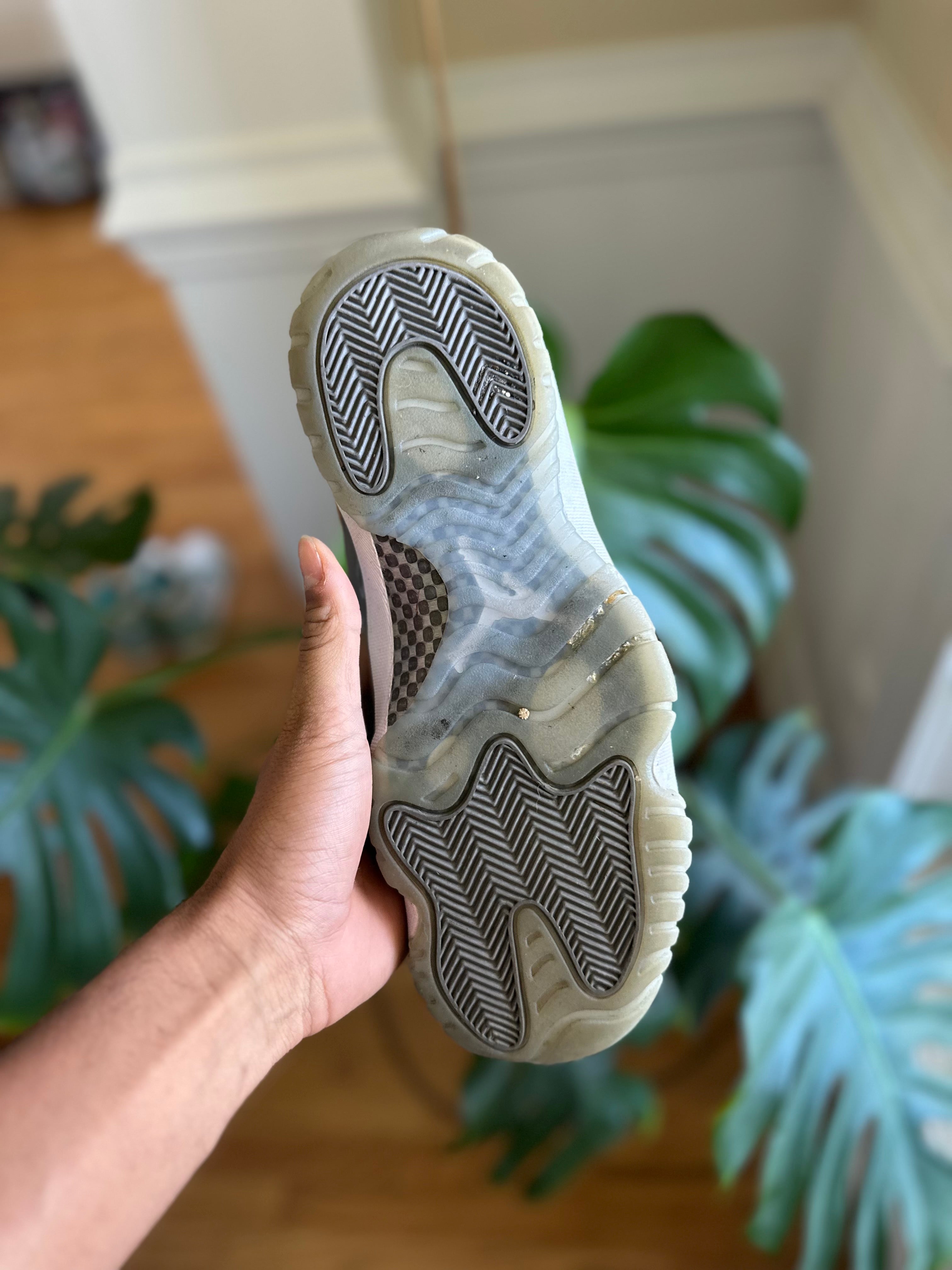Size 10.5 - J11 high cool grey