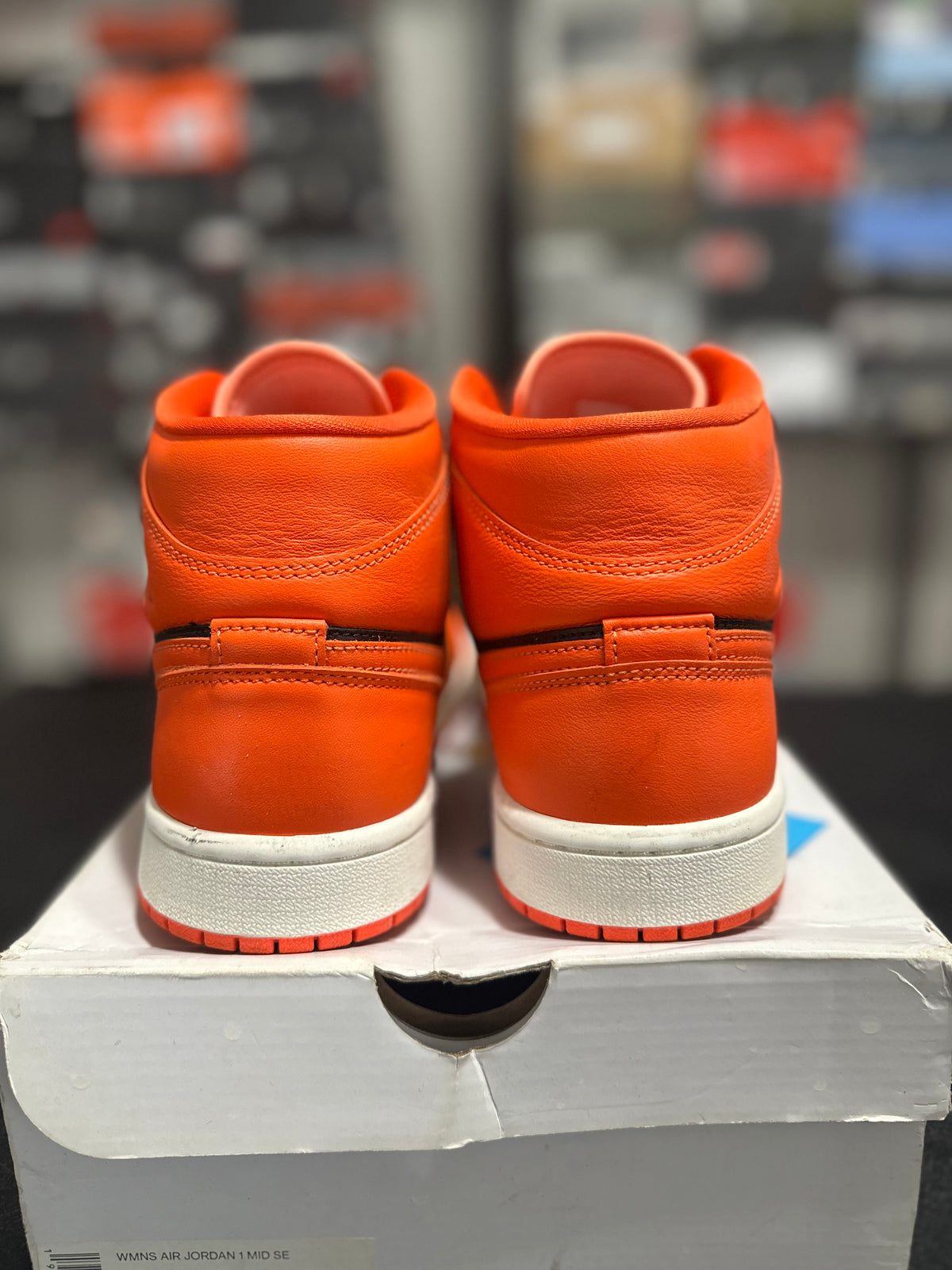 Size 8 - (9.5W) J1 mid se rush orange crimson bliss