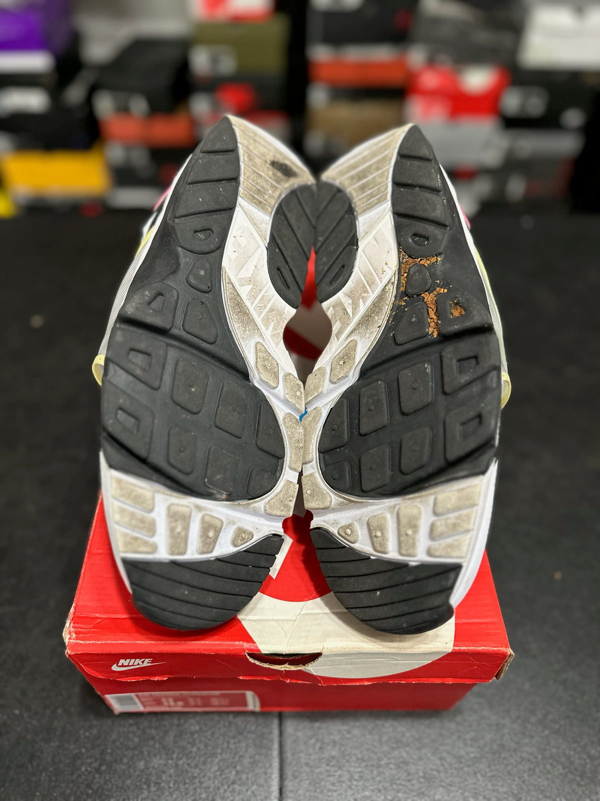 Size 13 - air trainer huarache white black laser fuchsia volt