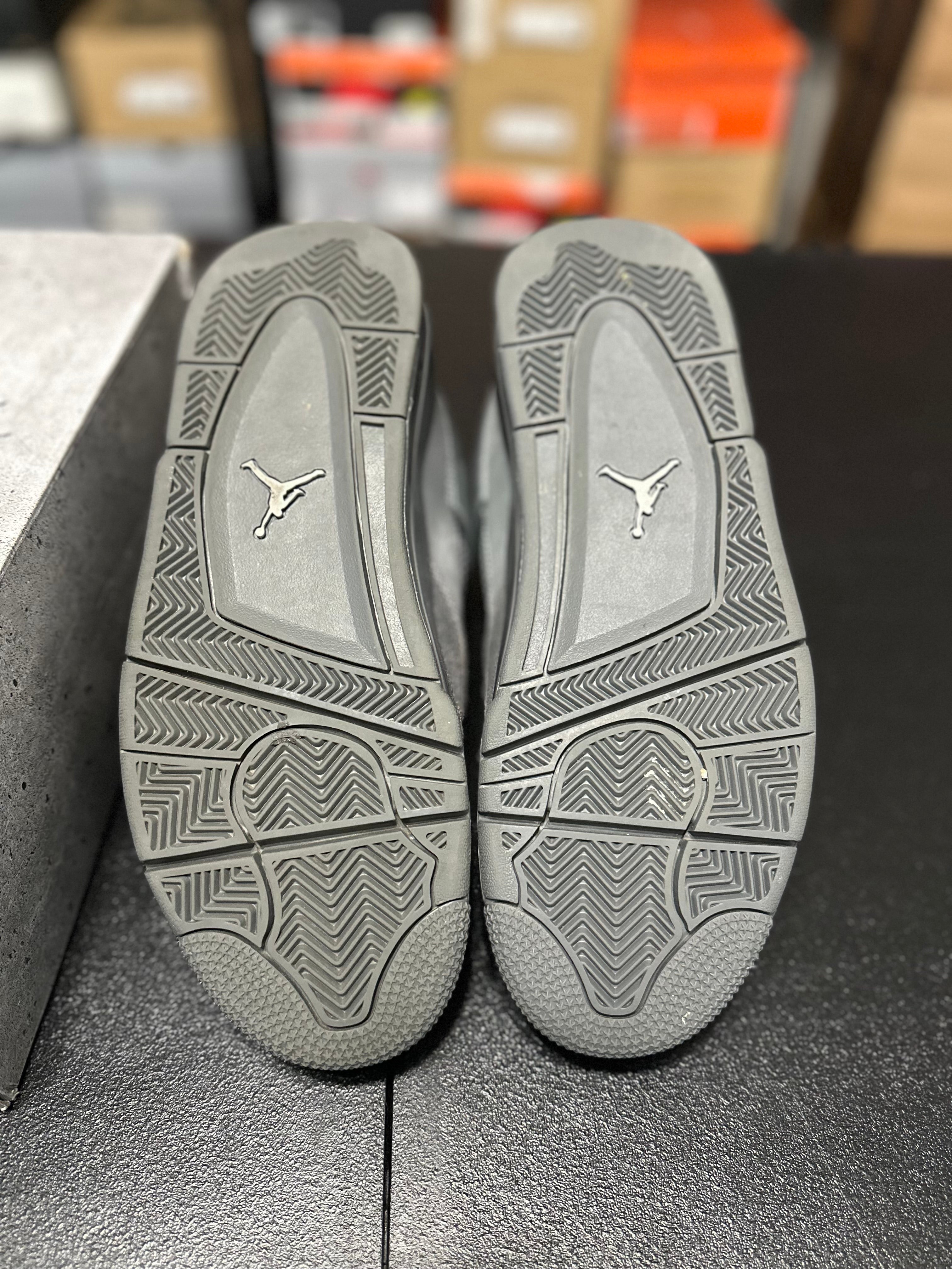 Size 9 - J4 wet cement