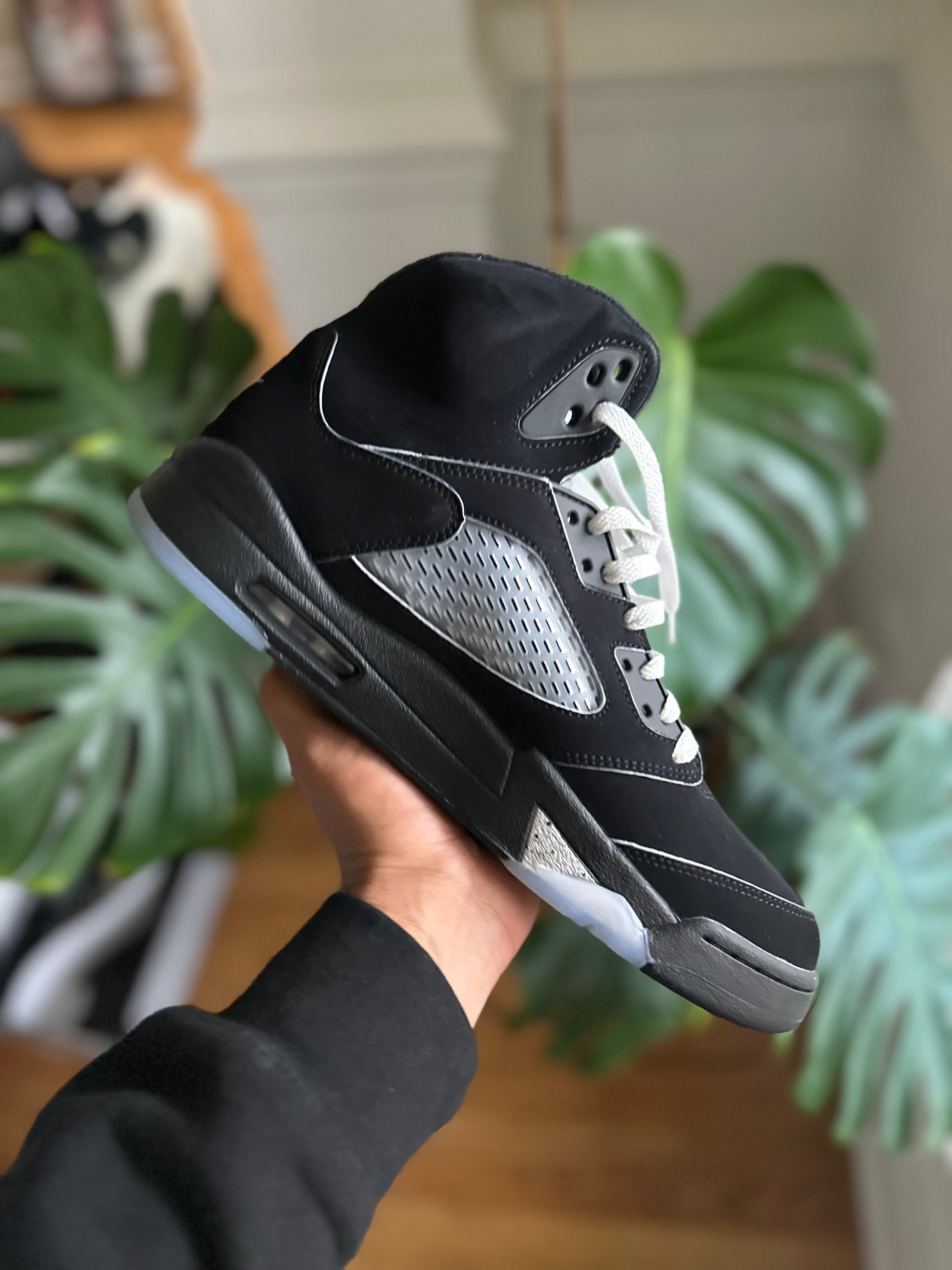Size 12 - J5 black metallic 2025
