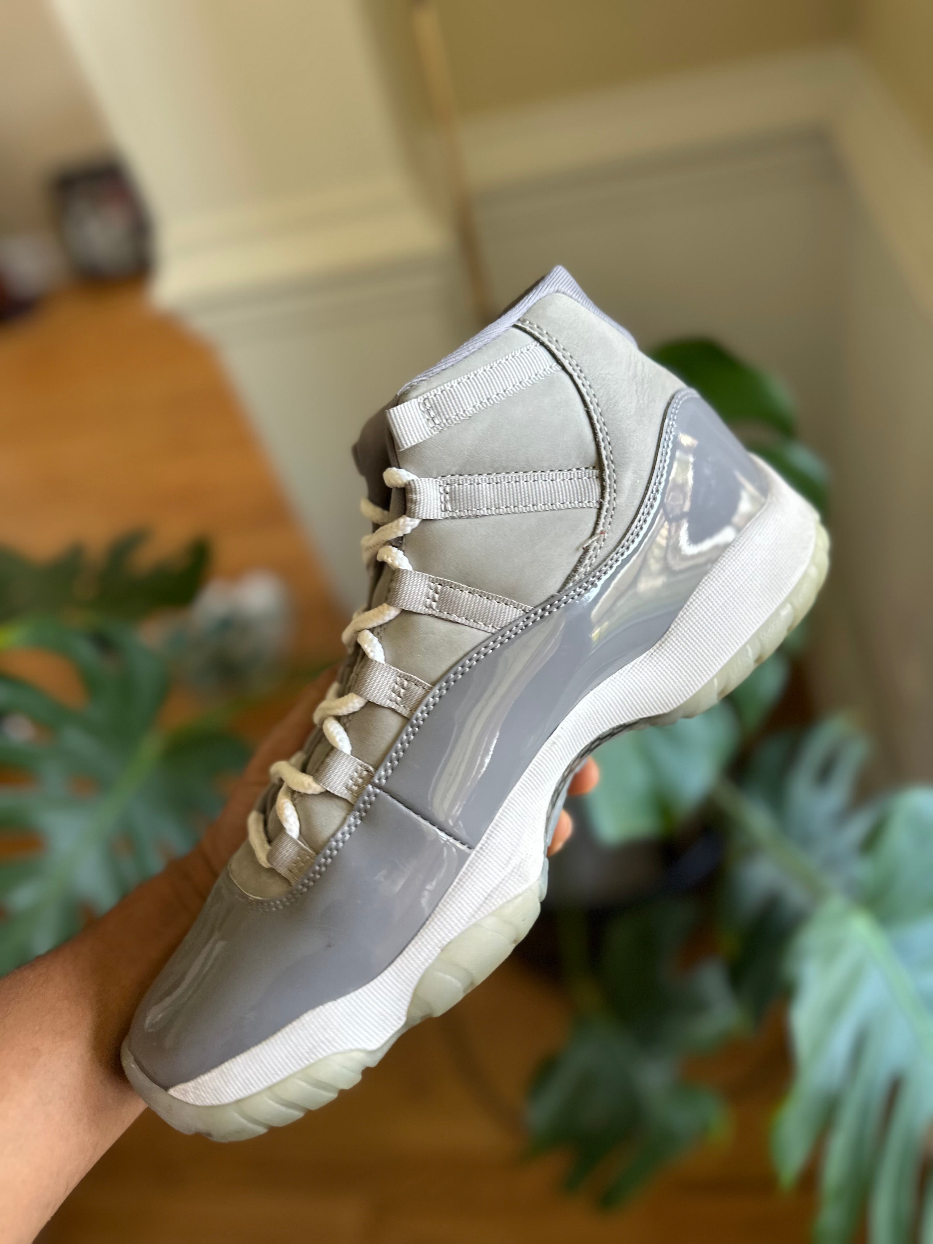 Size 10.5 - J11 high cool grey