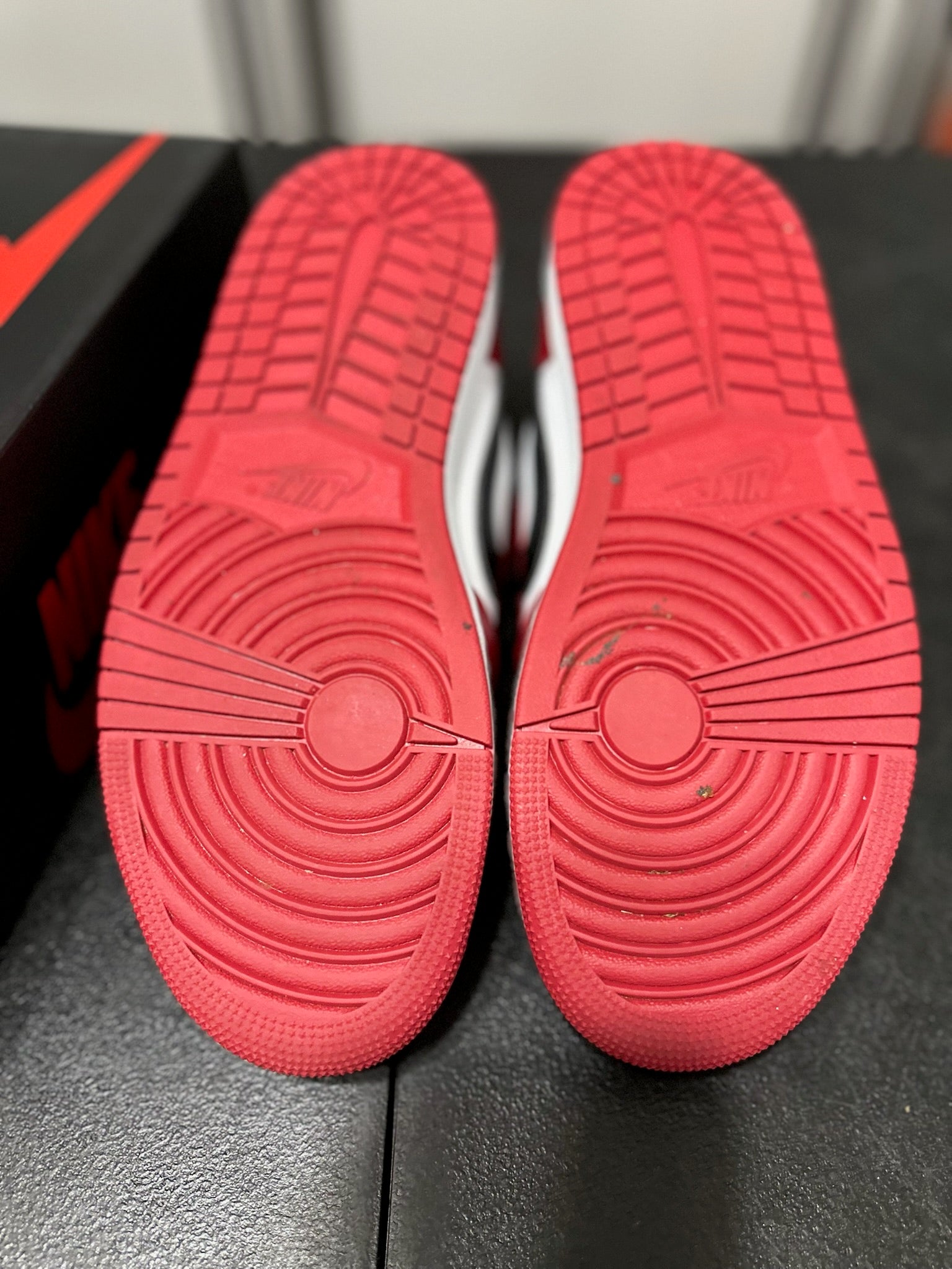 Size 8.5 - J1 Low Chicago