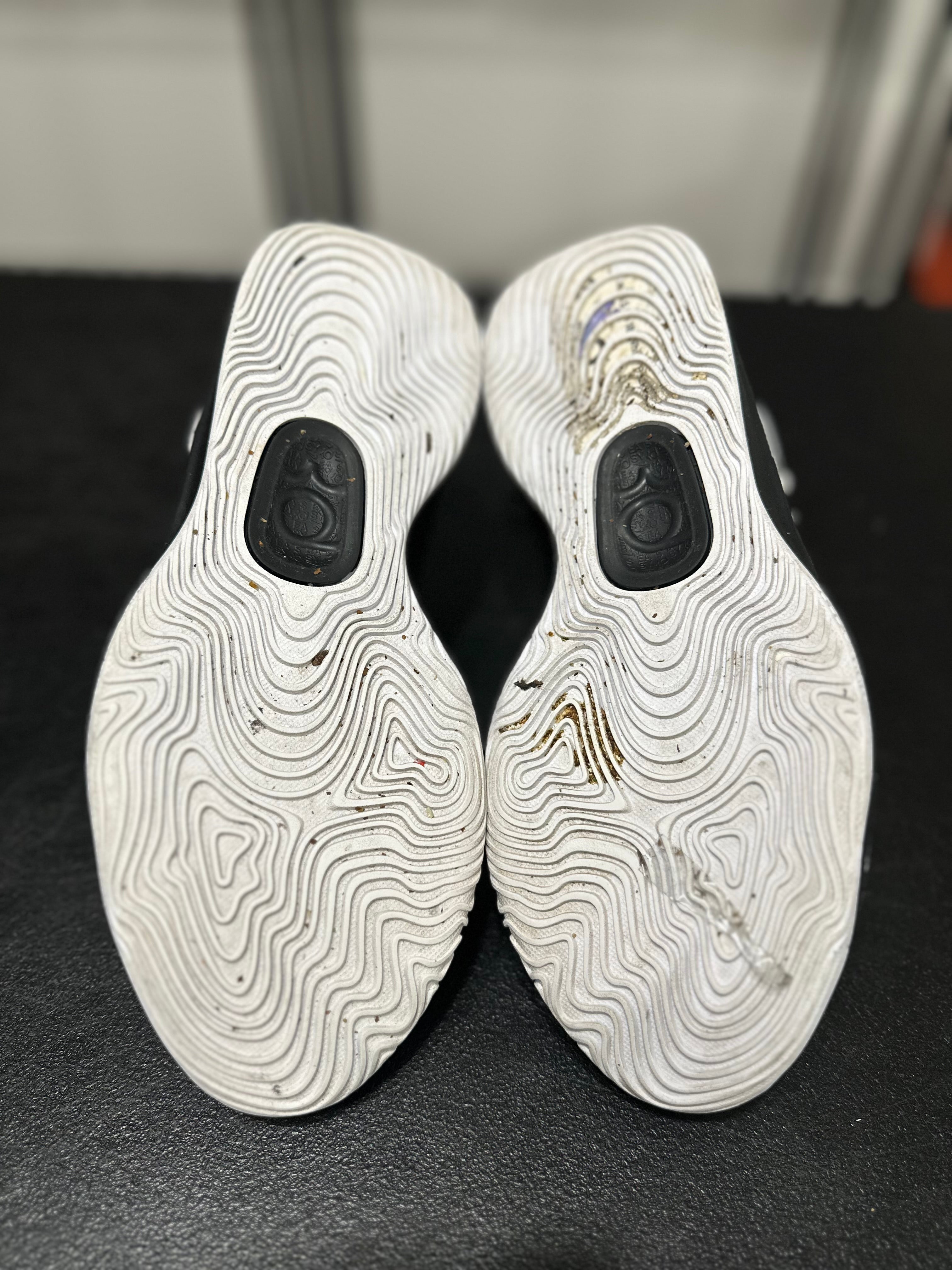 Size 10.5 - KD 18 Black/white