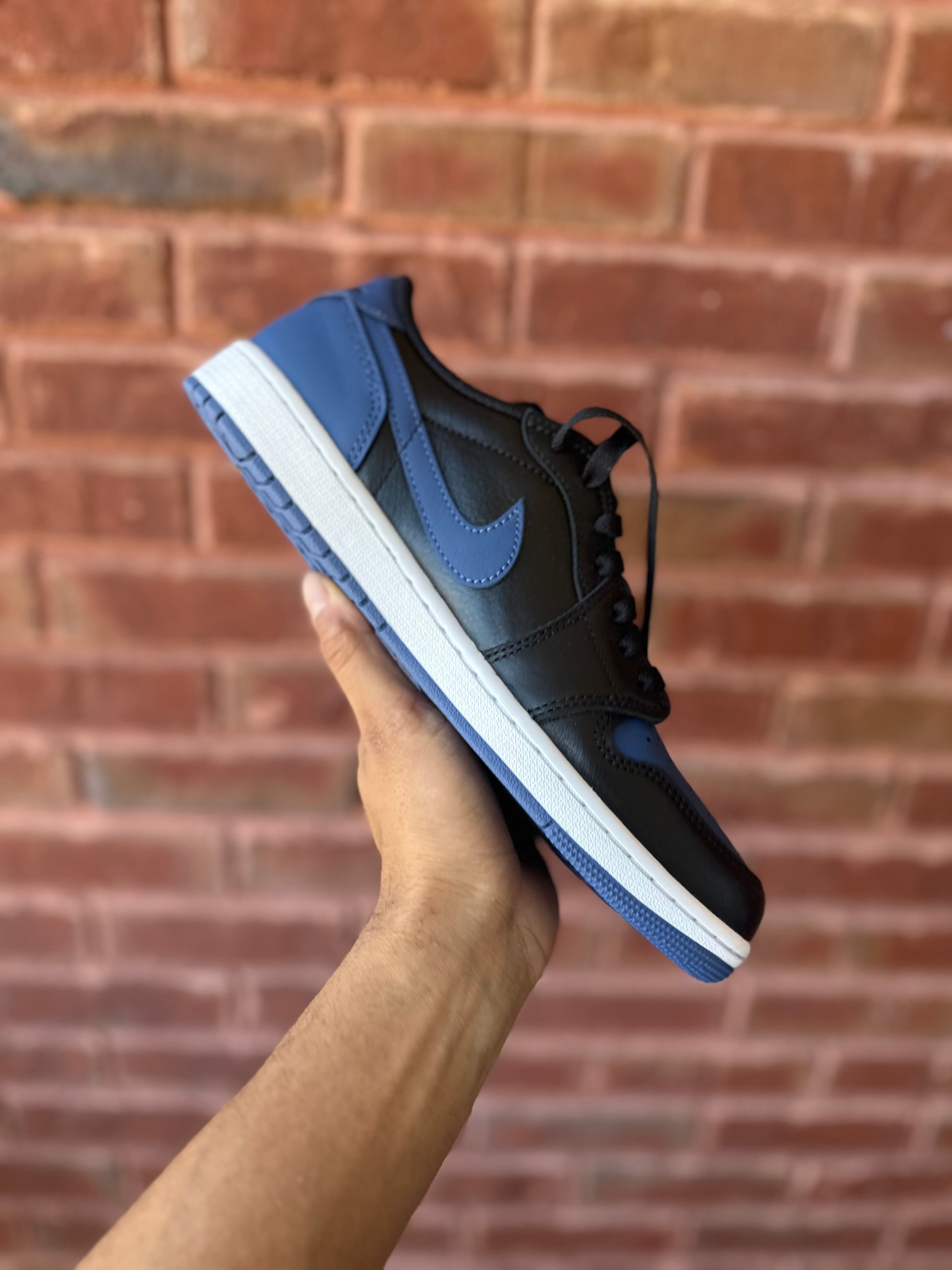 Size 9.5 - J1 low mystic blue