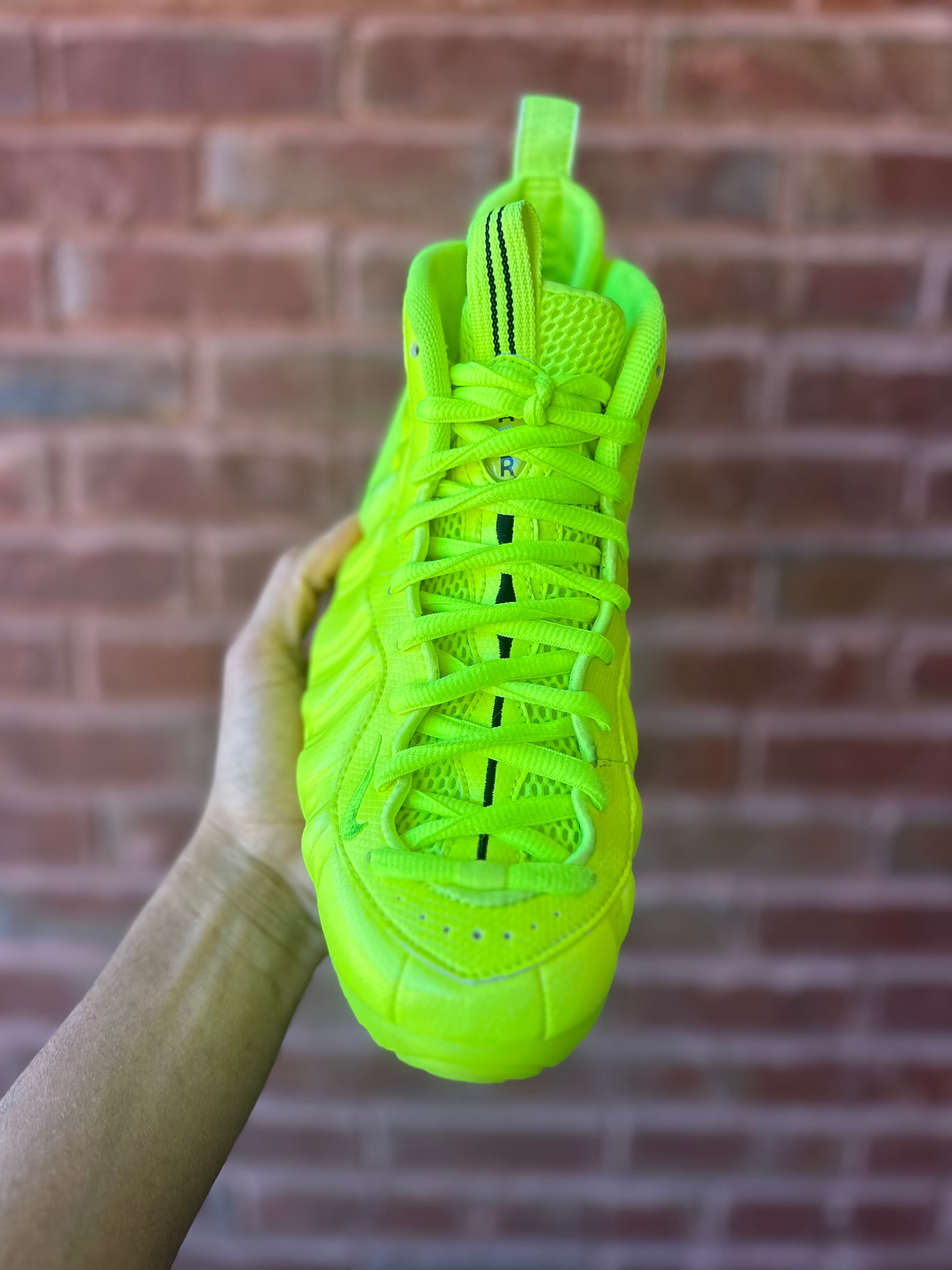 Size 9 - air foamposite pro volt