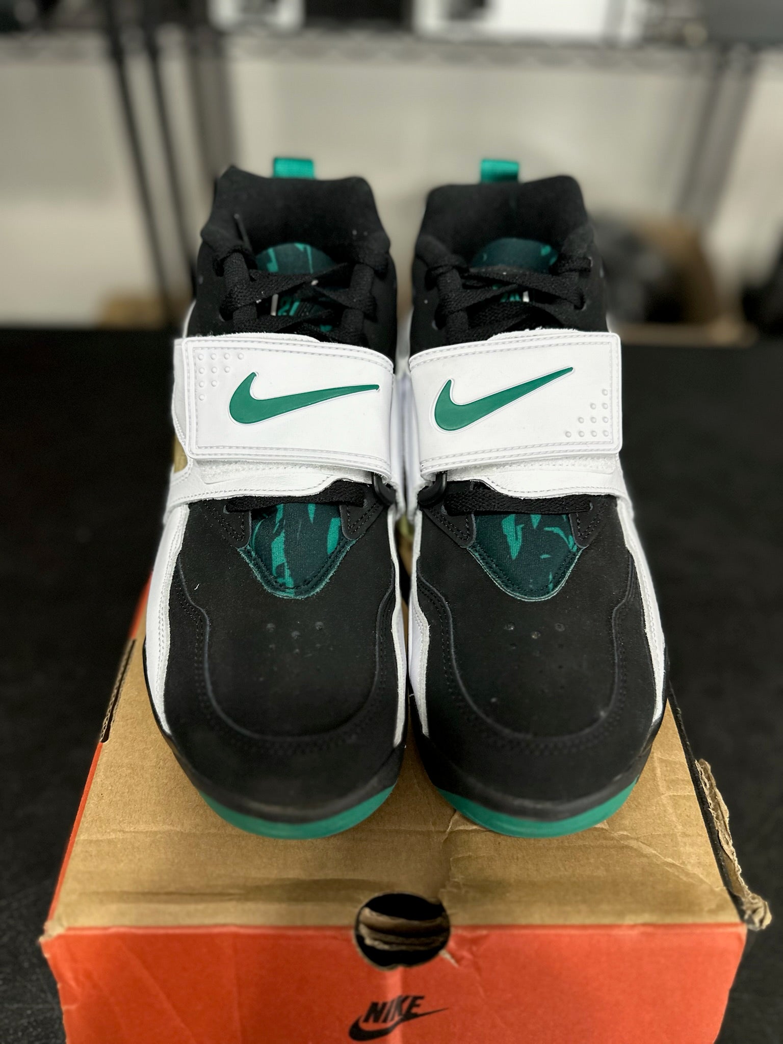 Size 9.5 - Air Diamond Turf Emerald