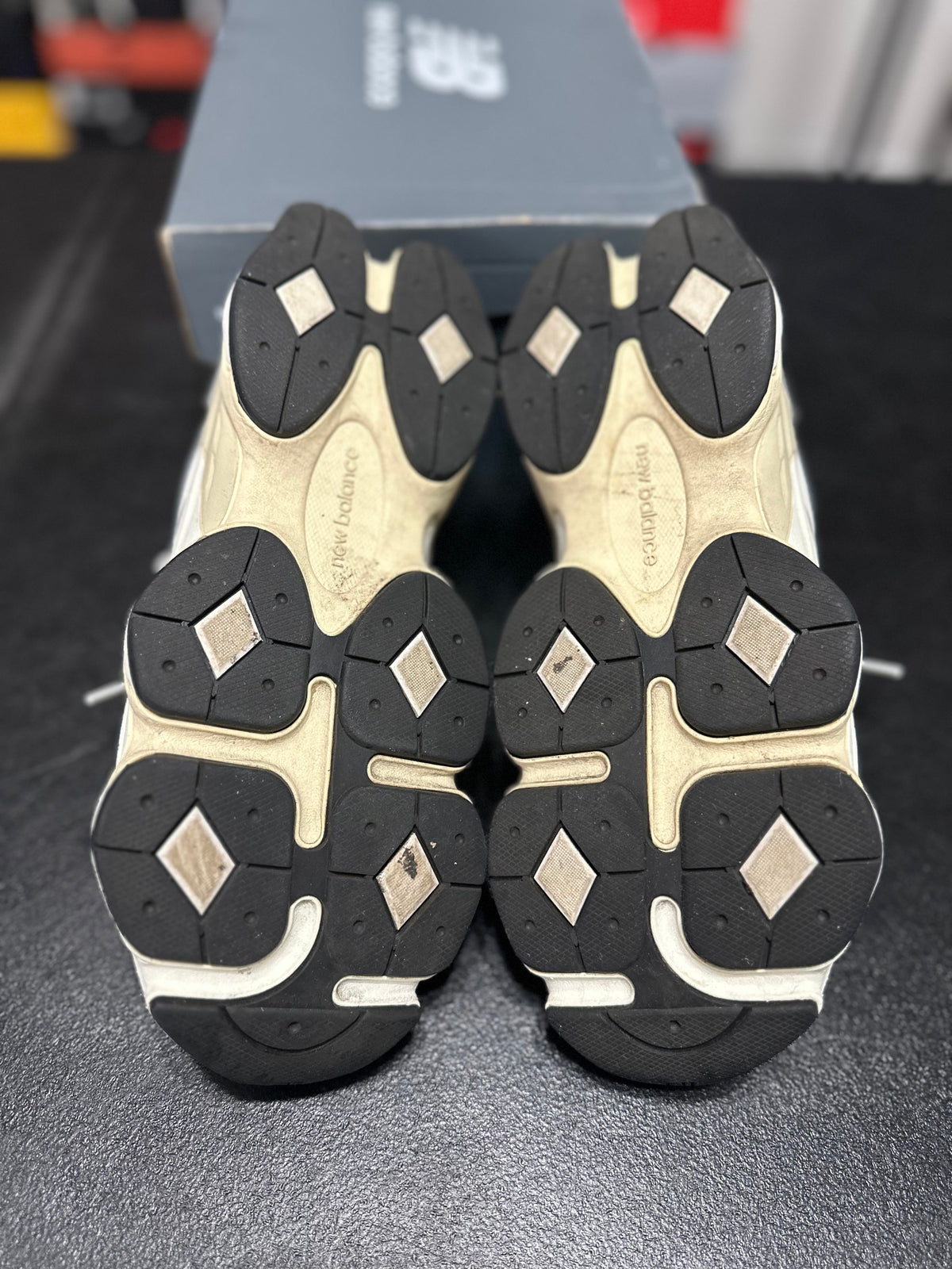 Size 7 - NB 9060