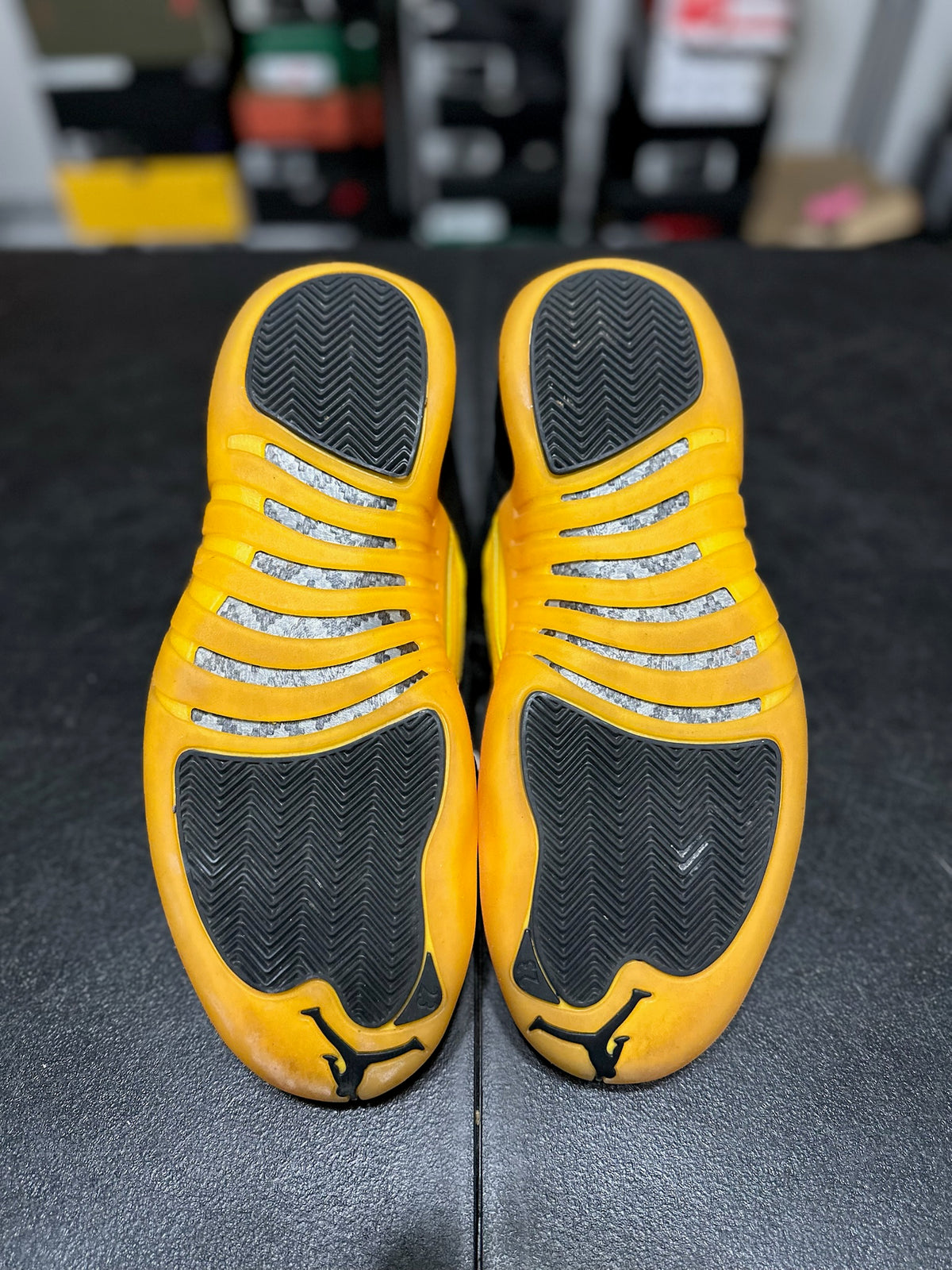 Size 9.5 - j12 black university gold