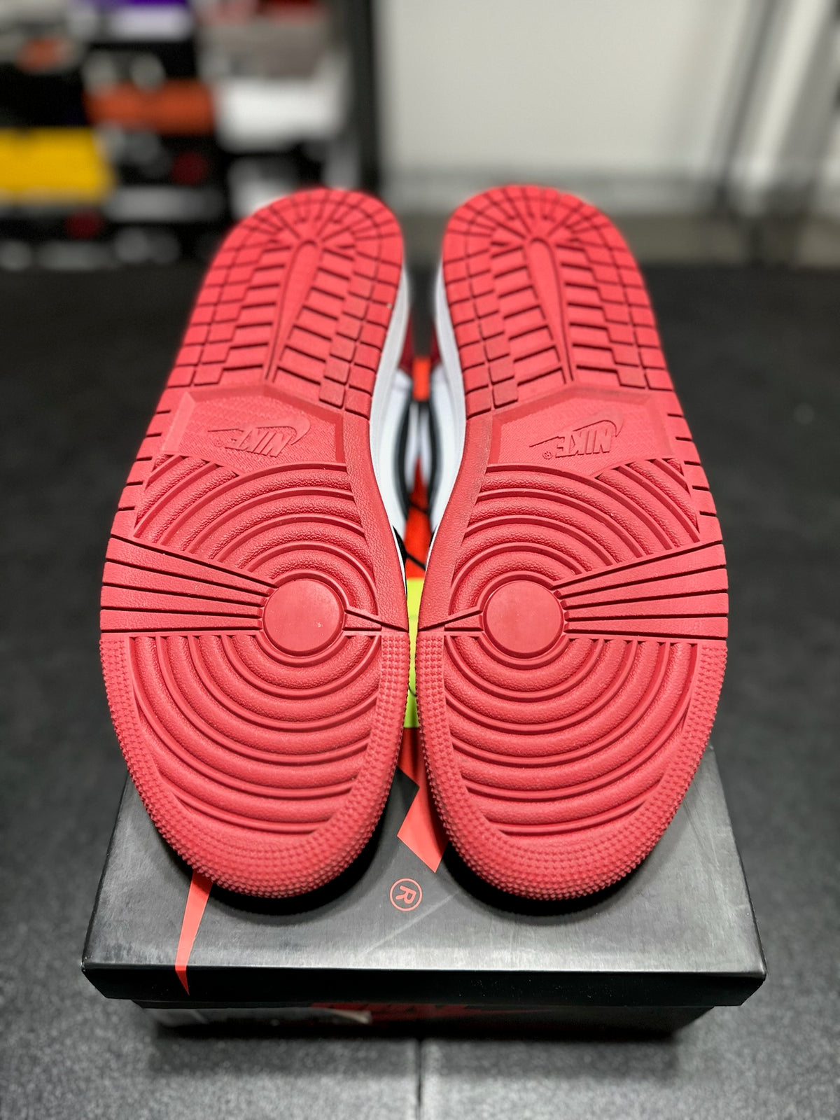 Size 9 - j1 low black toe
