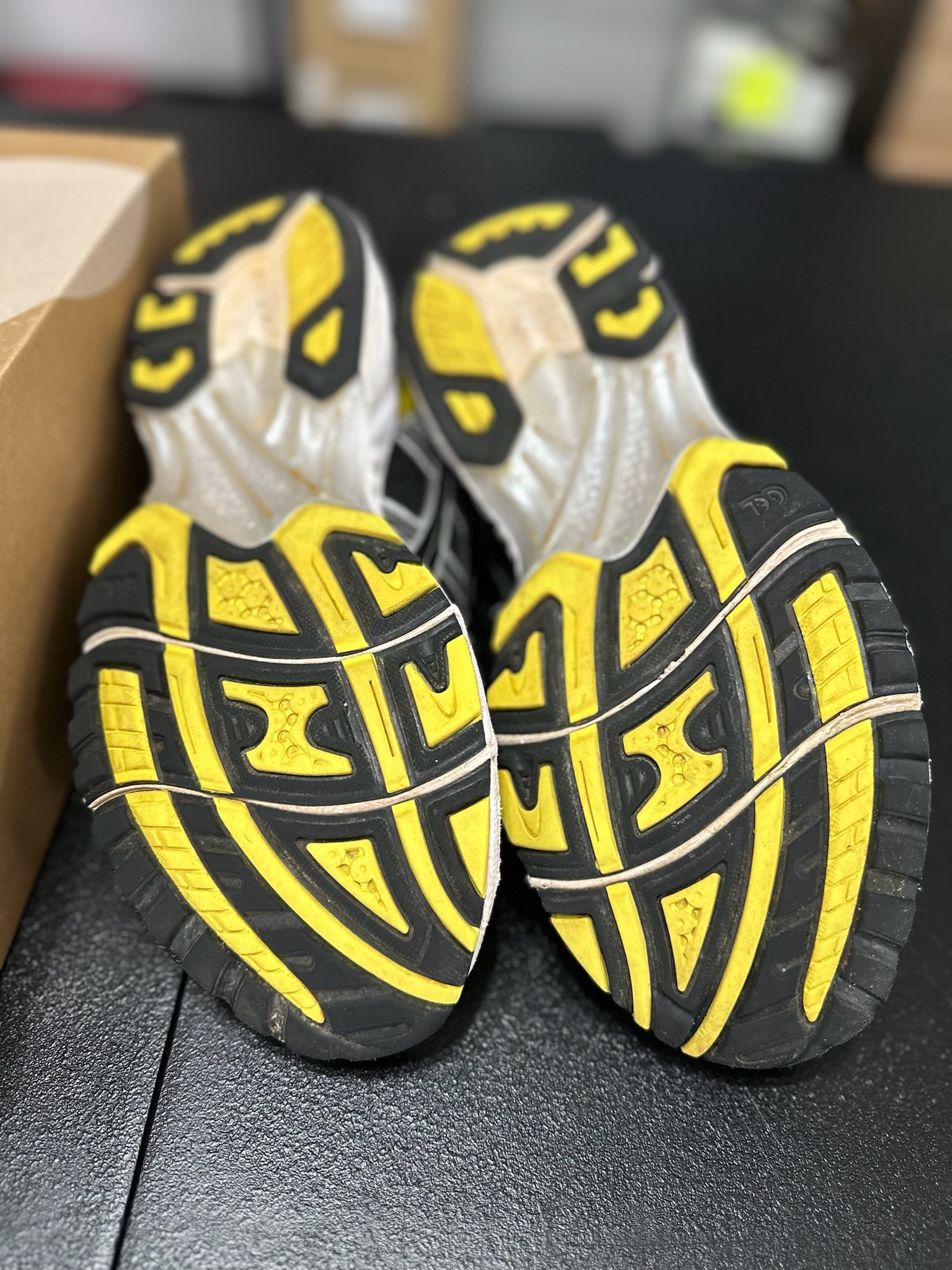 Size 10 - ASICS Gel Kayak 14 Black Lemon Spark
