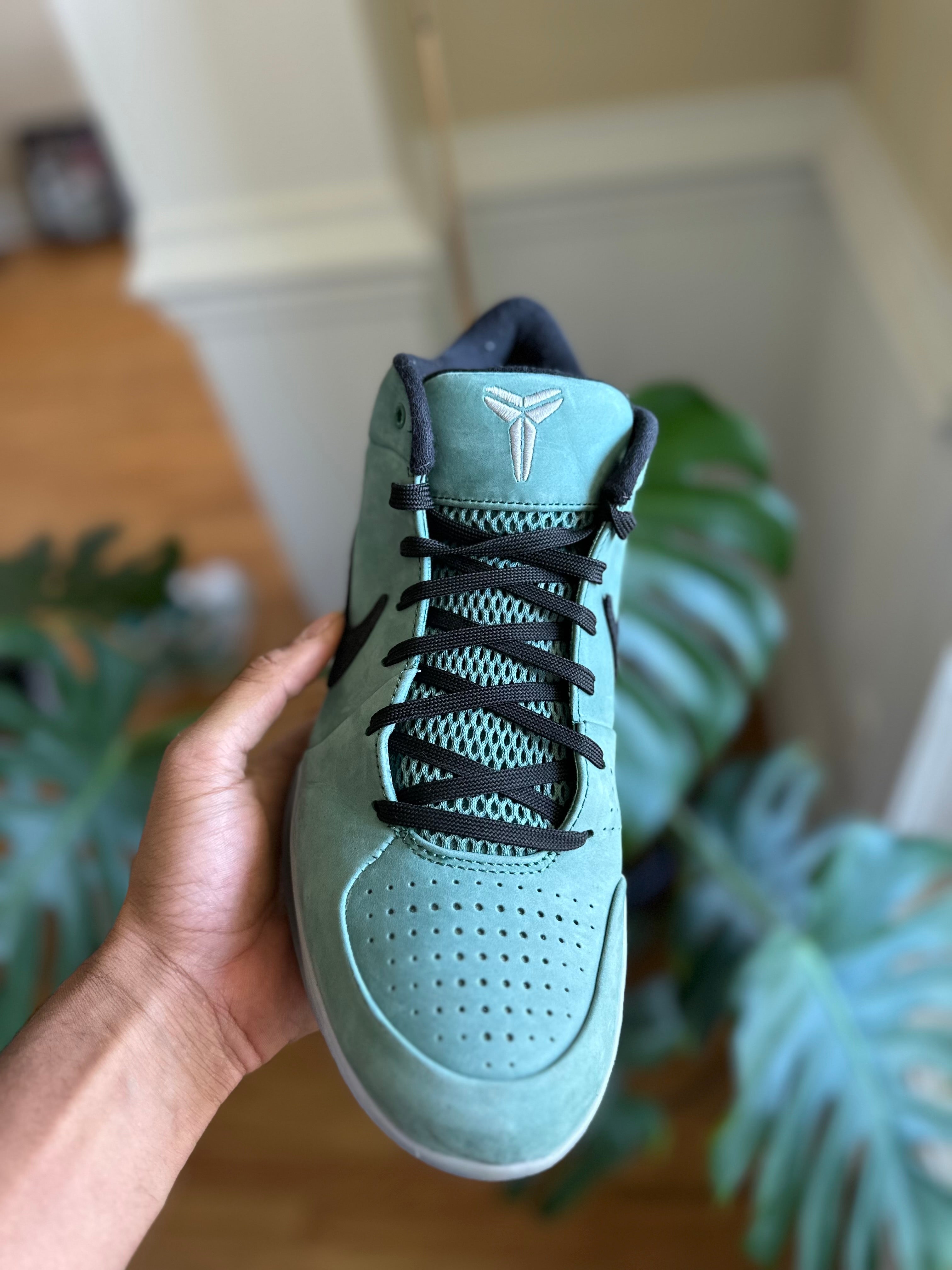 Size 11 - Kobe 4 protro Girl dad