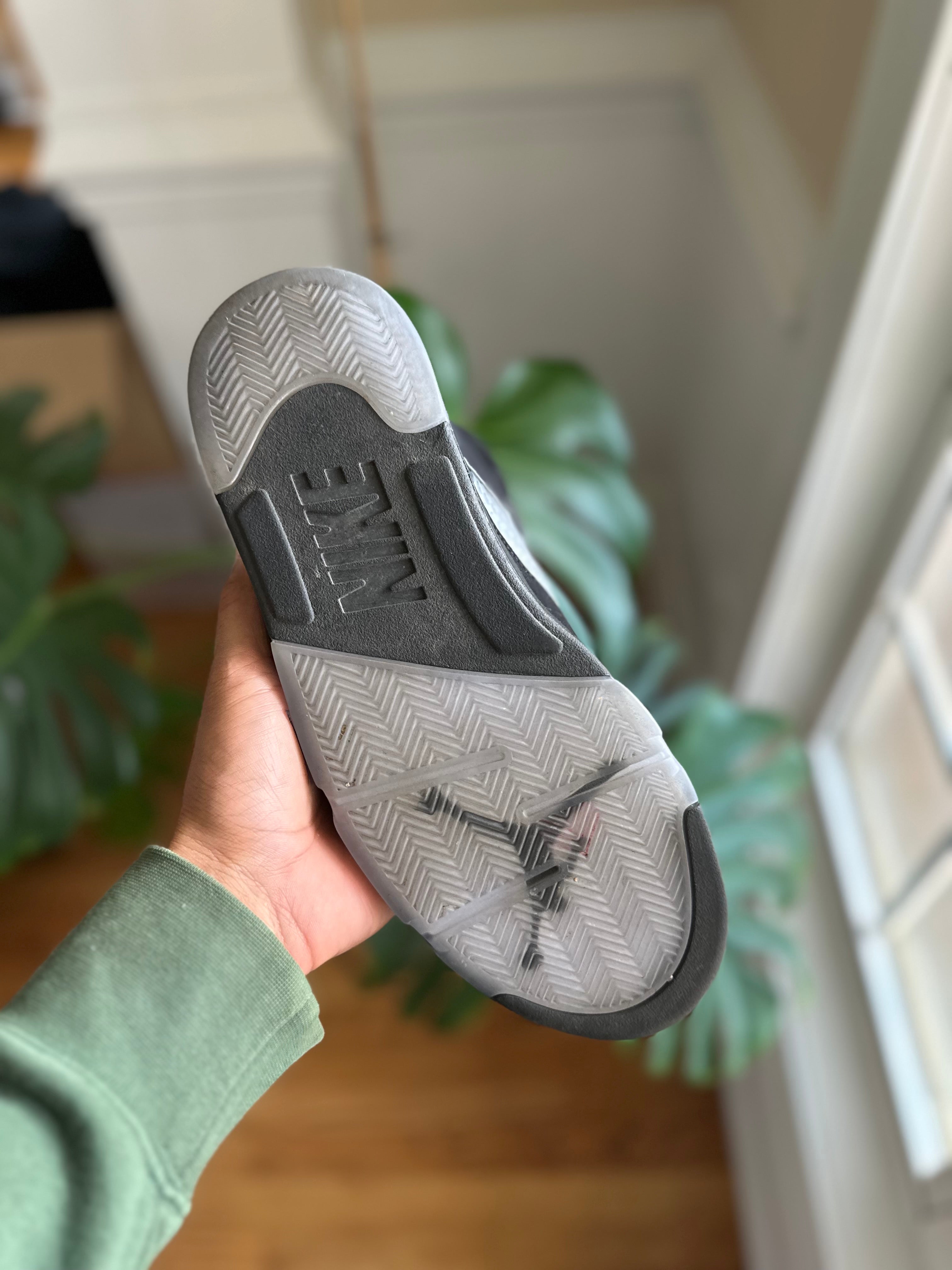 Size 10.5 - J5 black metallic 2025