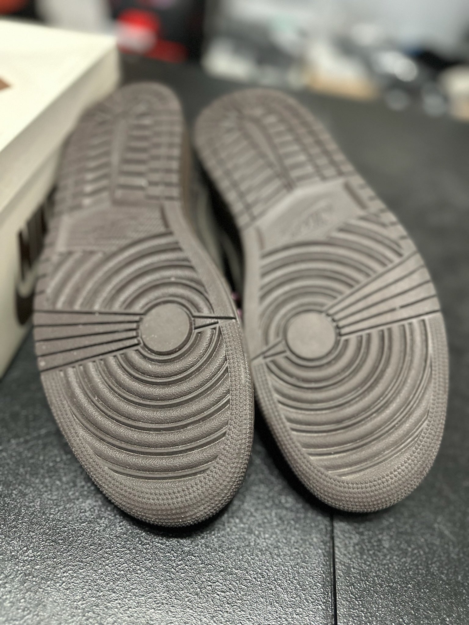 Size 10.5 - J1 Low Travis Scott Velvet Brown