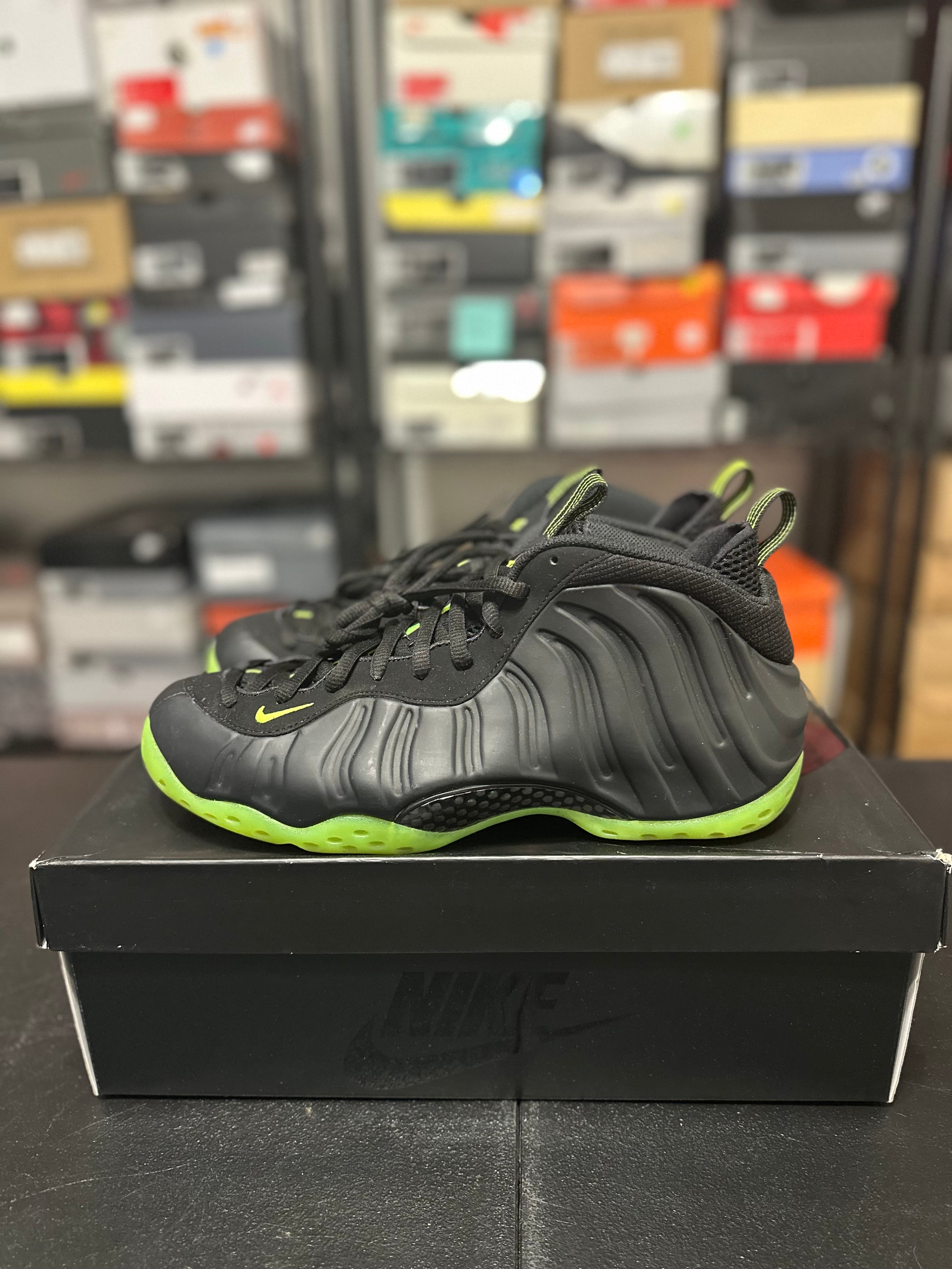 Size 11 - Air foamposite one black volt