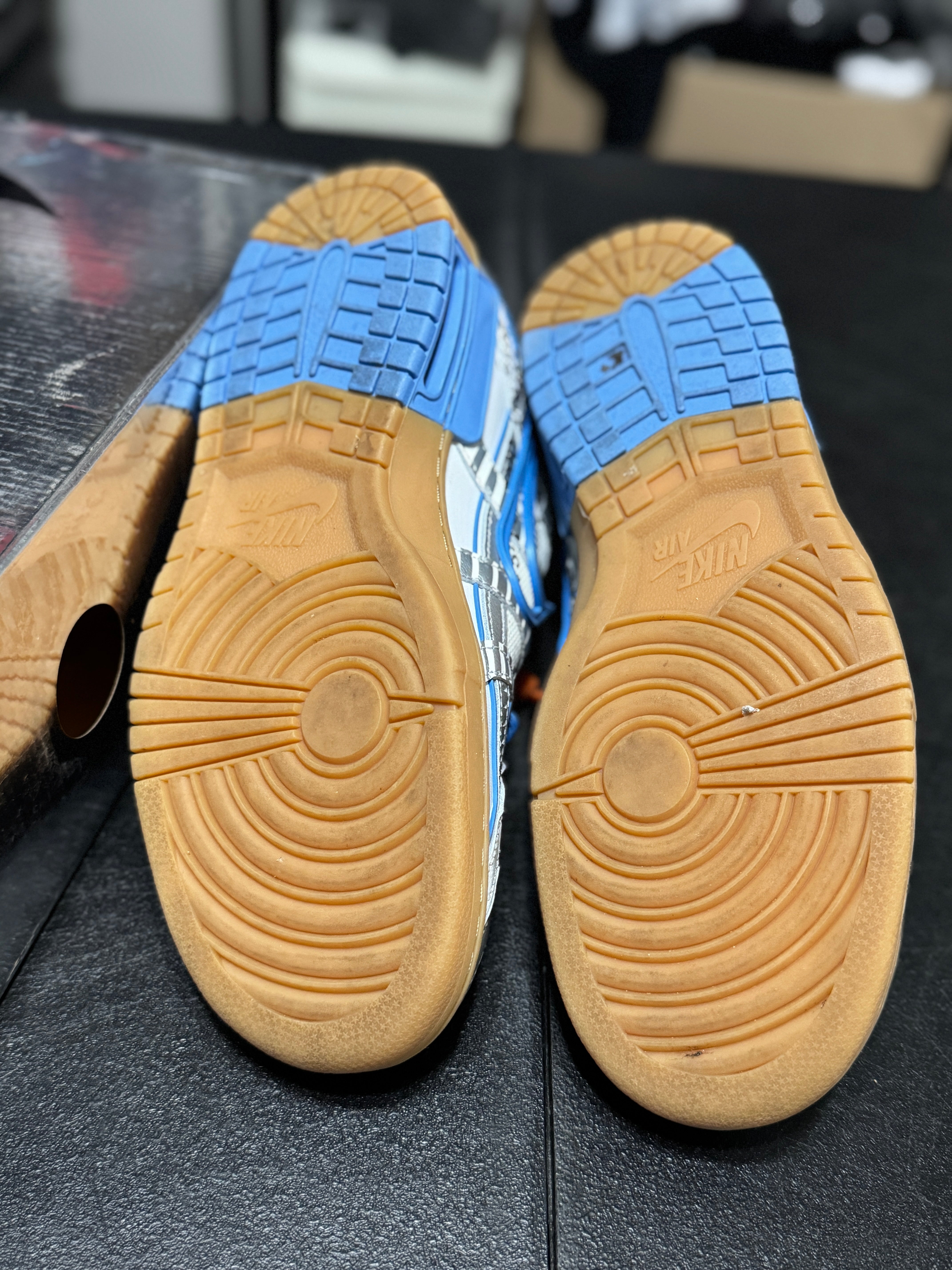 Size 9 - Off white rubber dunk university blue