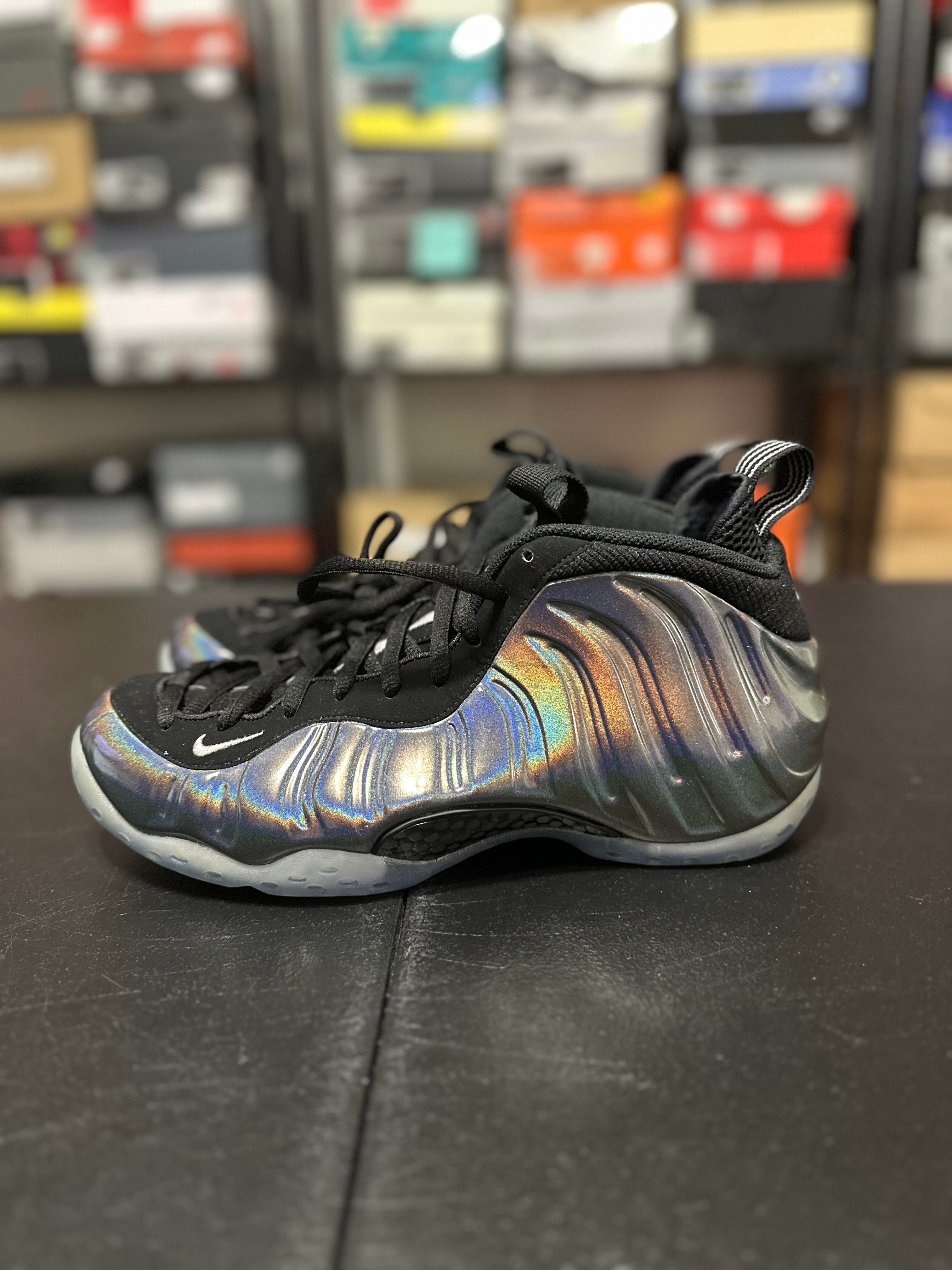 Size 10 - Foamposite one hologram DS