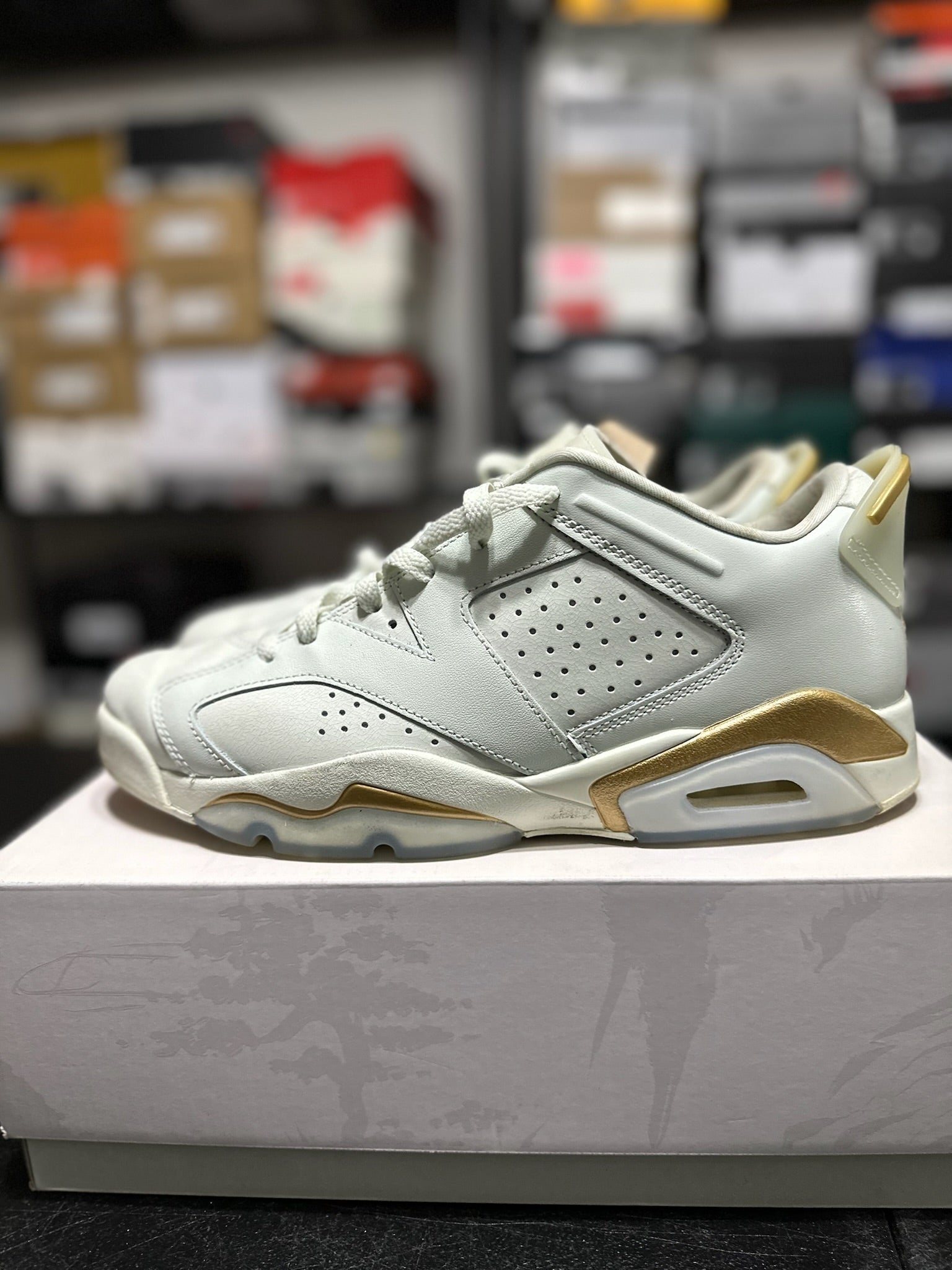 Size 10 - J6 Low Lunar New Year