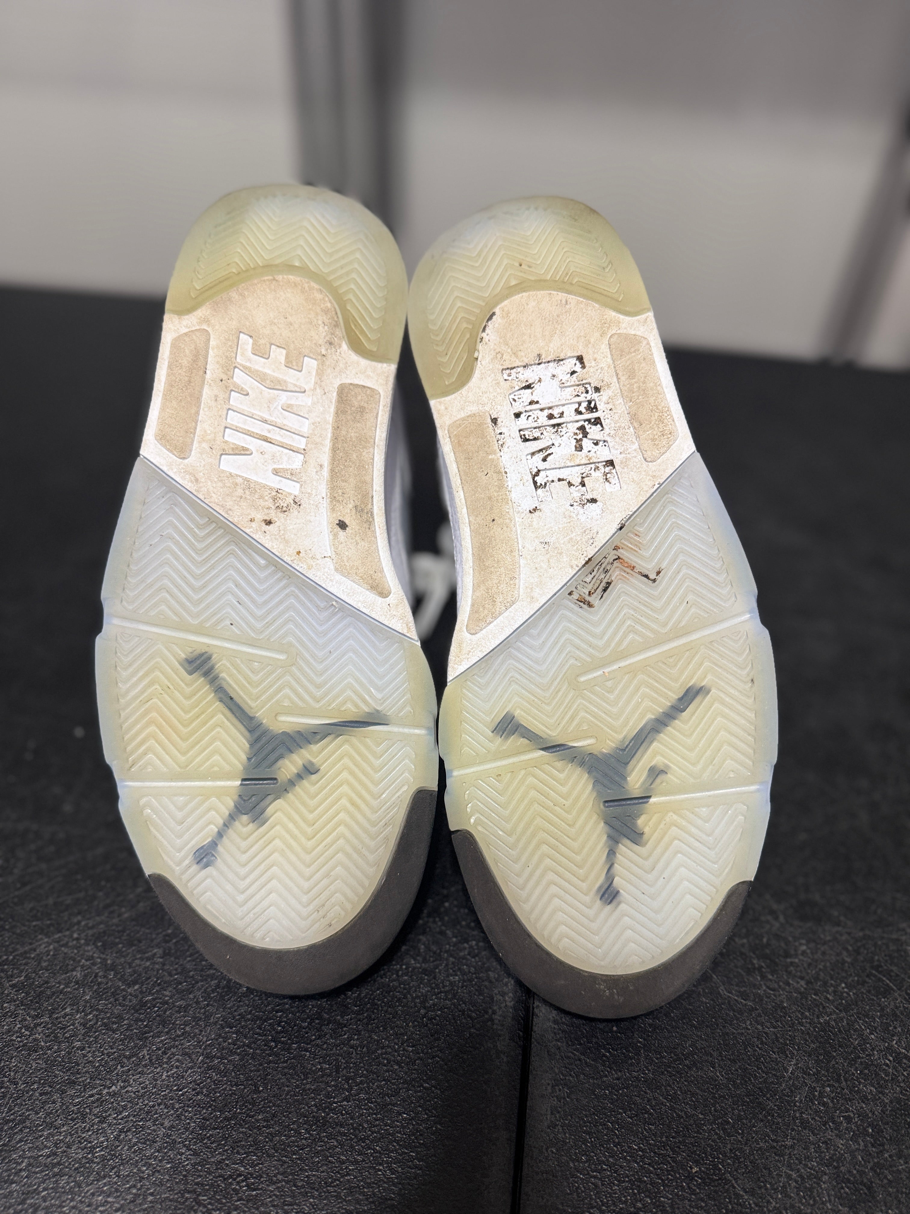 Size 8 - J5 white metallic