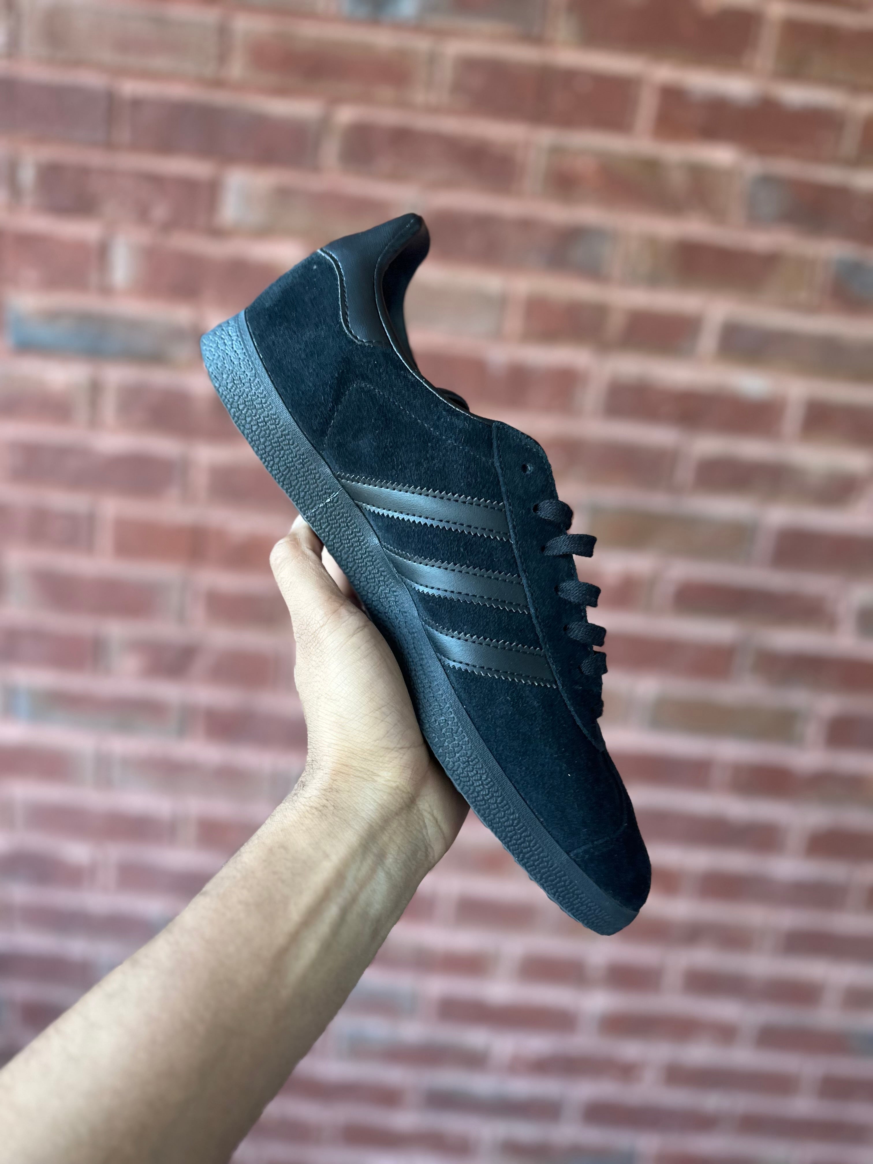 Size 11 - Gazelle triple black