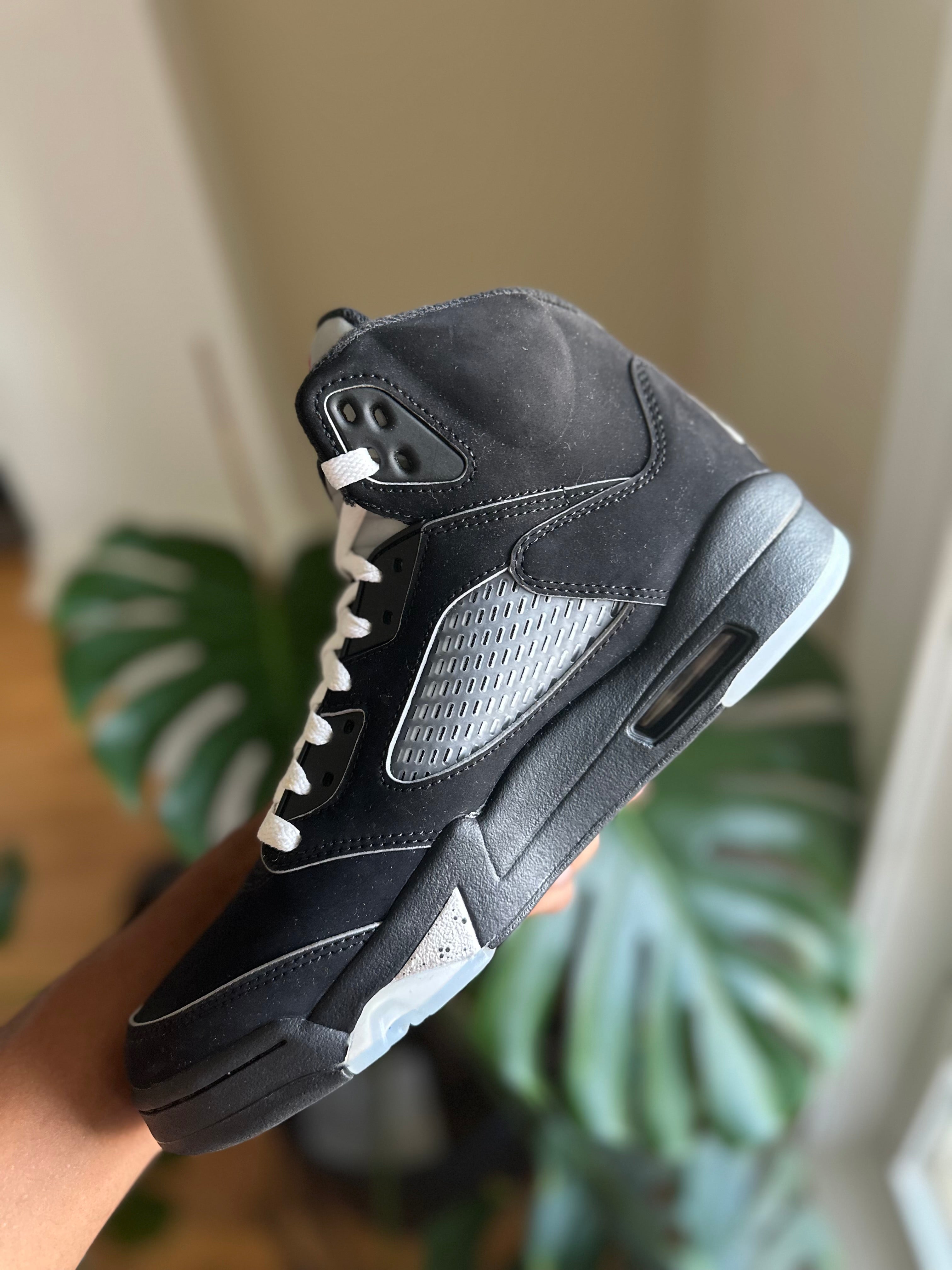 Size 9 - J5 black metallic