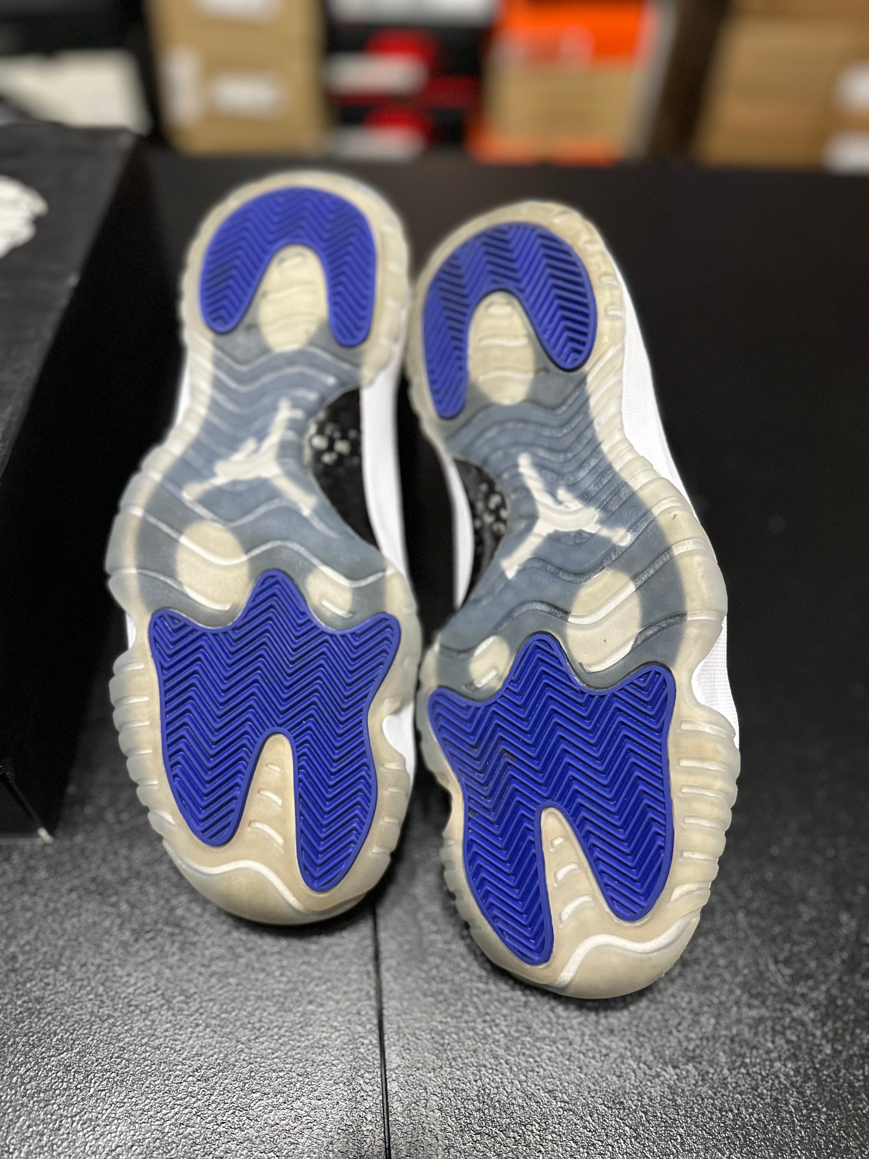 Size 8 - J11 space jam